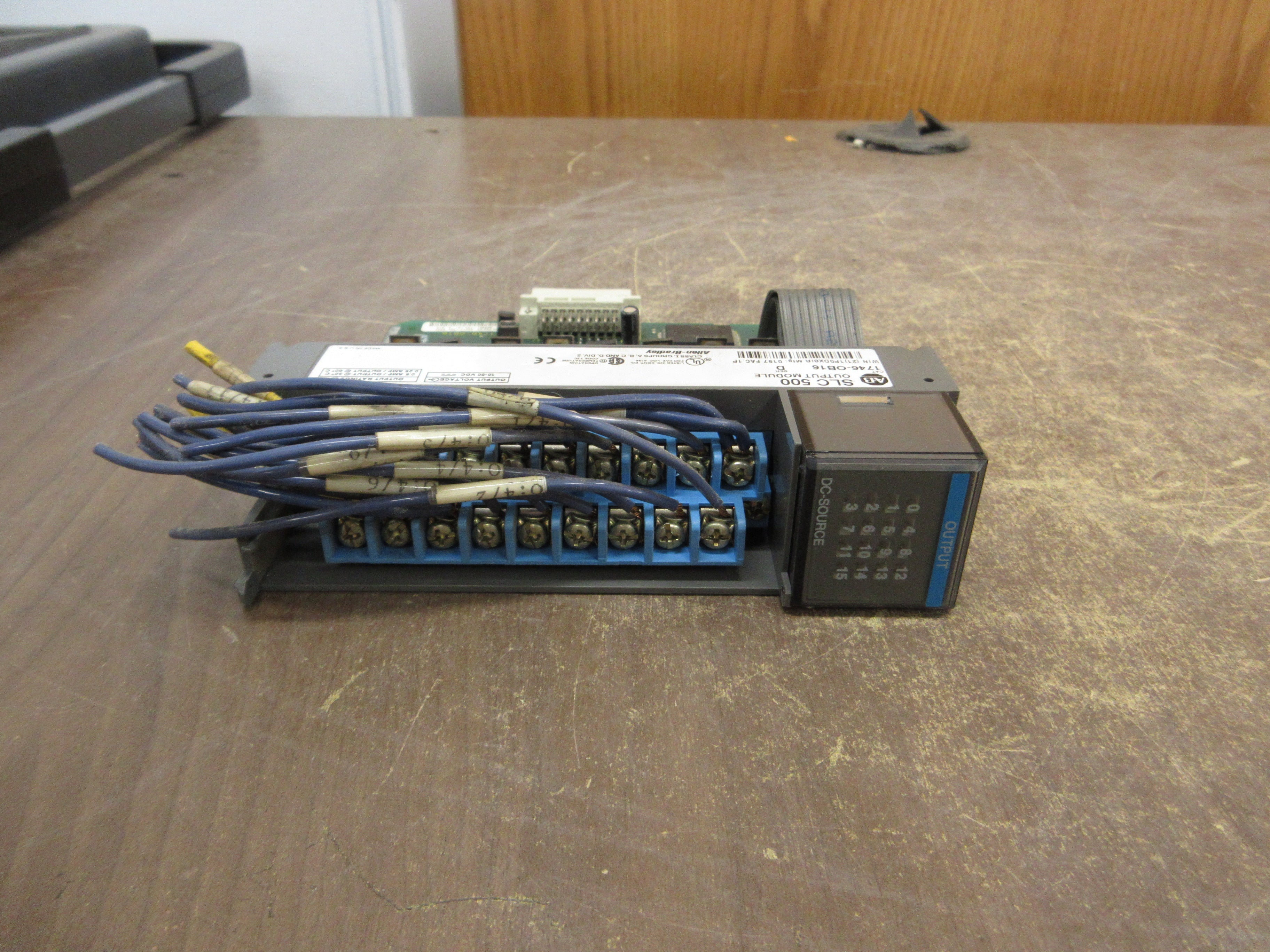 Allen-Bradley SLC 500 DC Output Module 1746-OB16 Series D 10-50 VDC Used