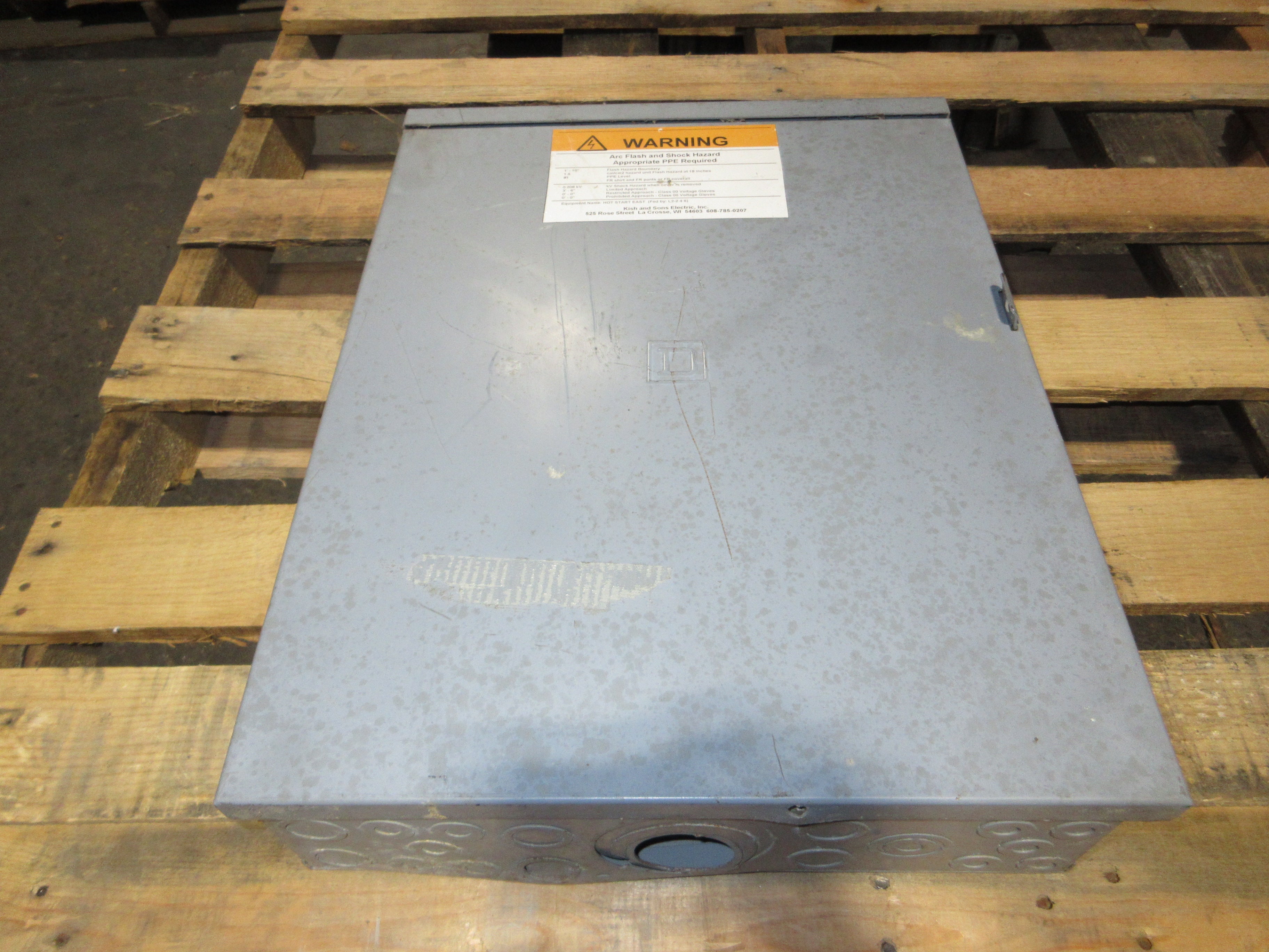 Square 3R QO Load Center 40265-449-10 16-Circuit Used