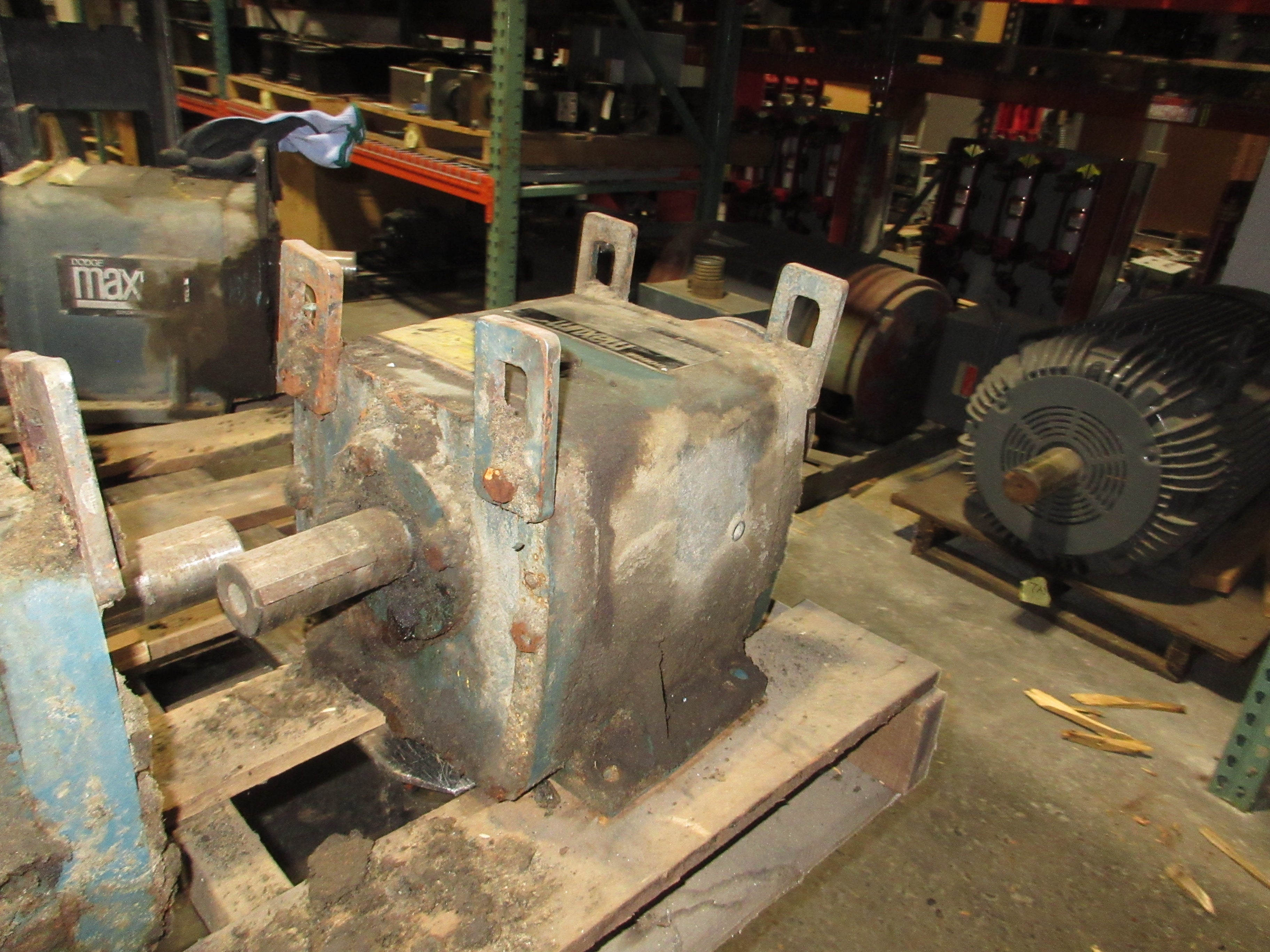 Reliance Electric Motor 15 299005 CC 25HP 283 RPM Ratio: 6.184 Used
