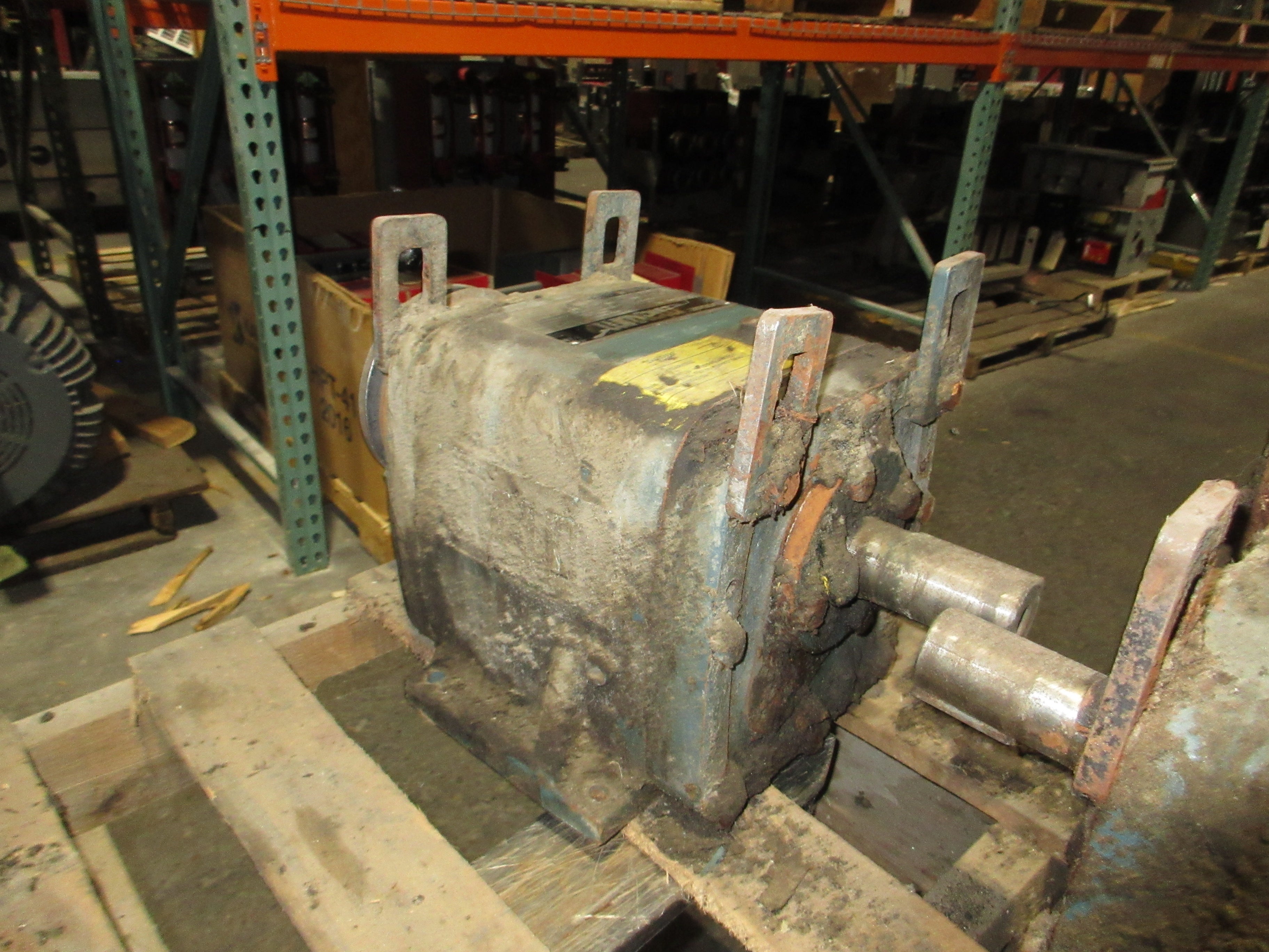 Reliance Electric Motor 15 299005 CC 25HP 283 RPM Ratio: 6.184 Used