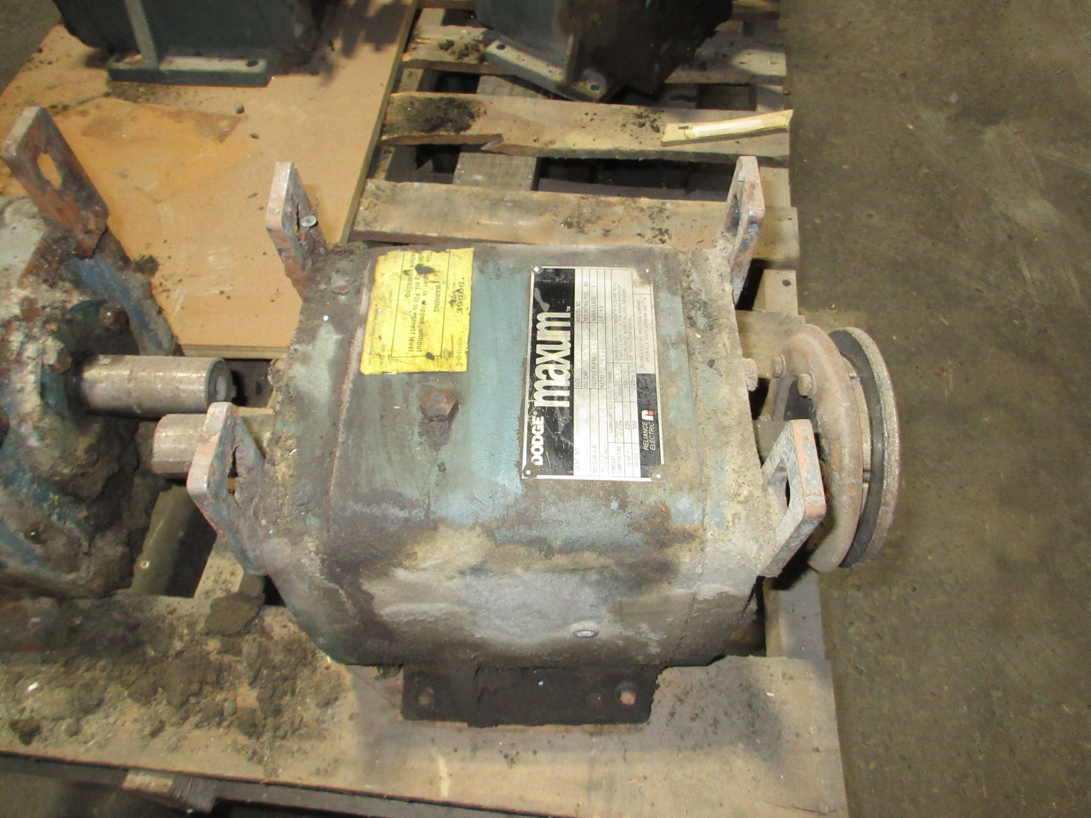 Reliance Electric Motor 15 299005 CC 25HP 283 RPM Ratio: 6.184 Used