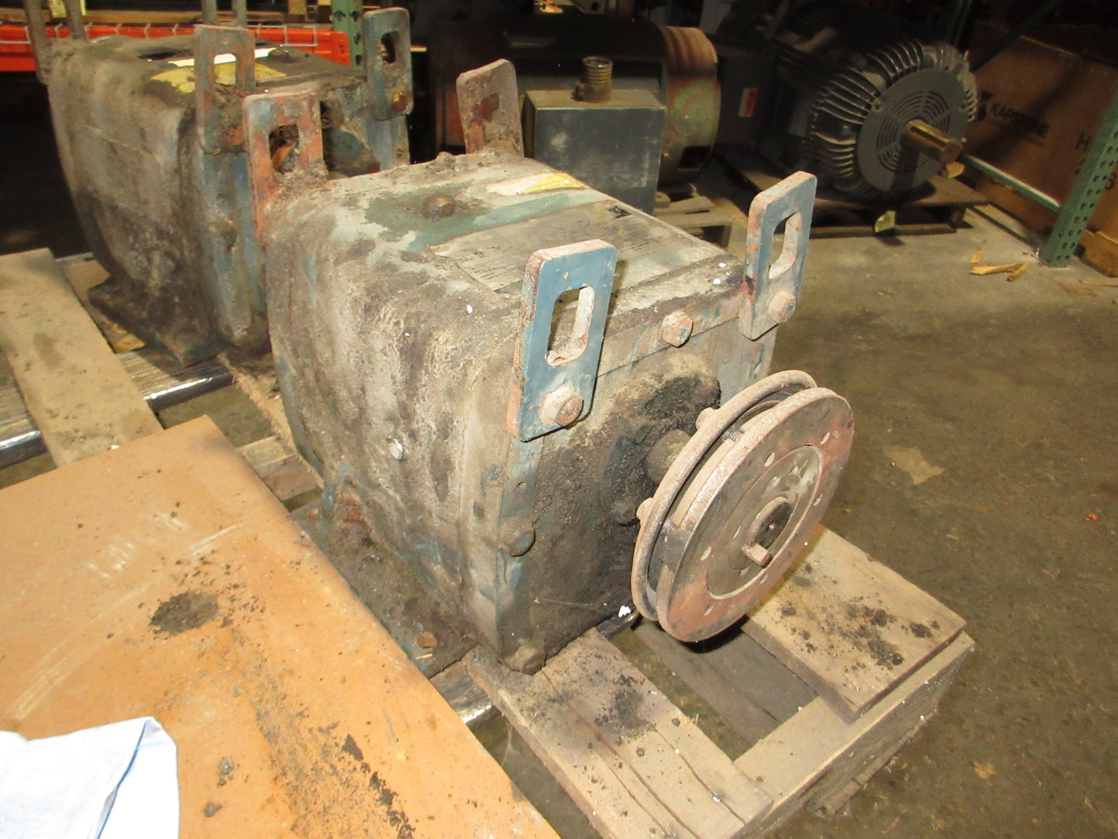 Reliance Electric Motor 15 299005 CC 25HP 283 RPM Ratio: 6.184 Used