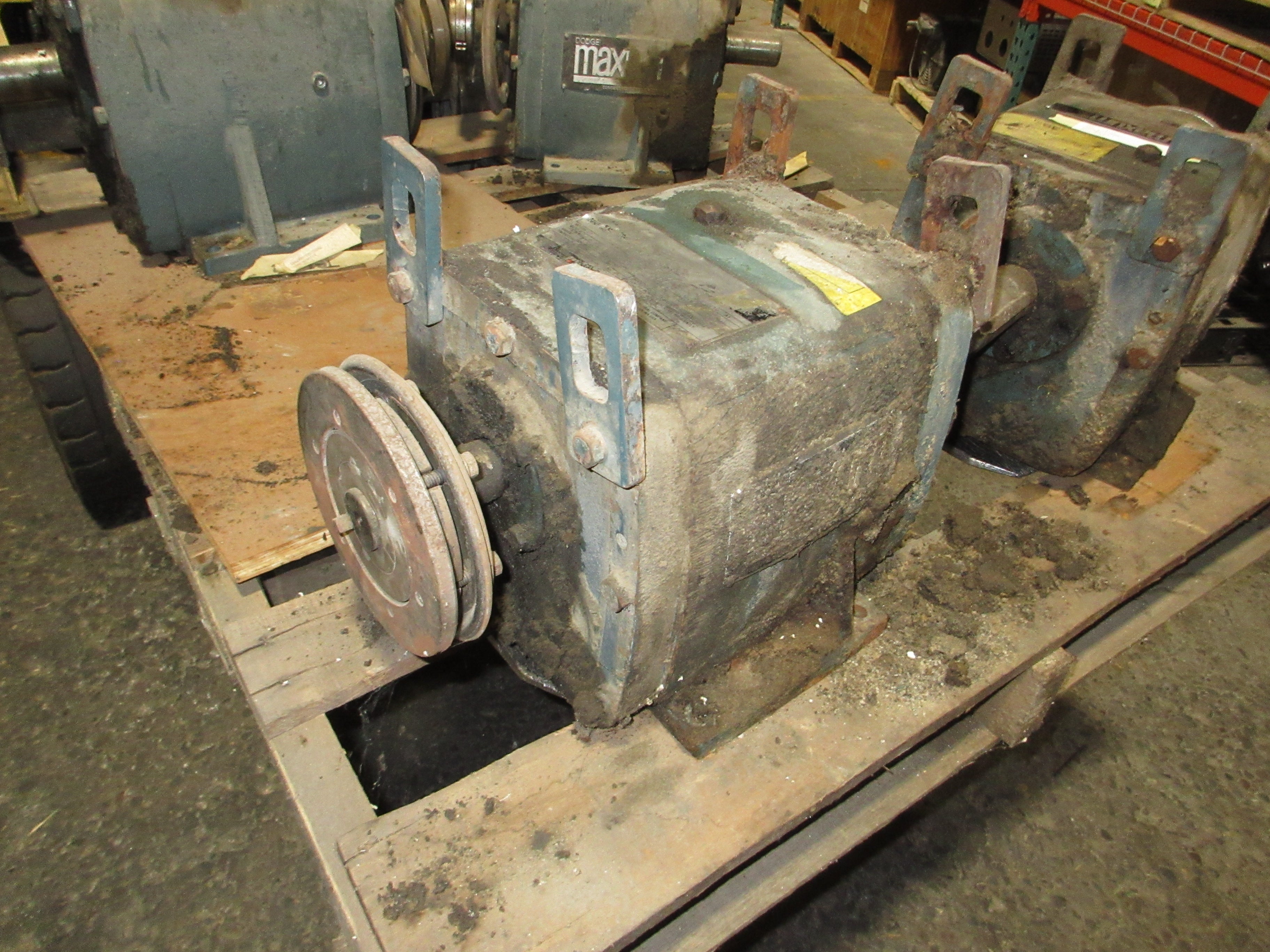 Reliance Electric Motor 15 299005 CC 25HP 283 RPM Ratio: 6.184 Used