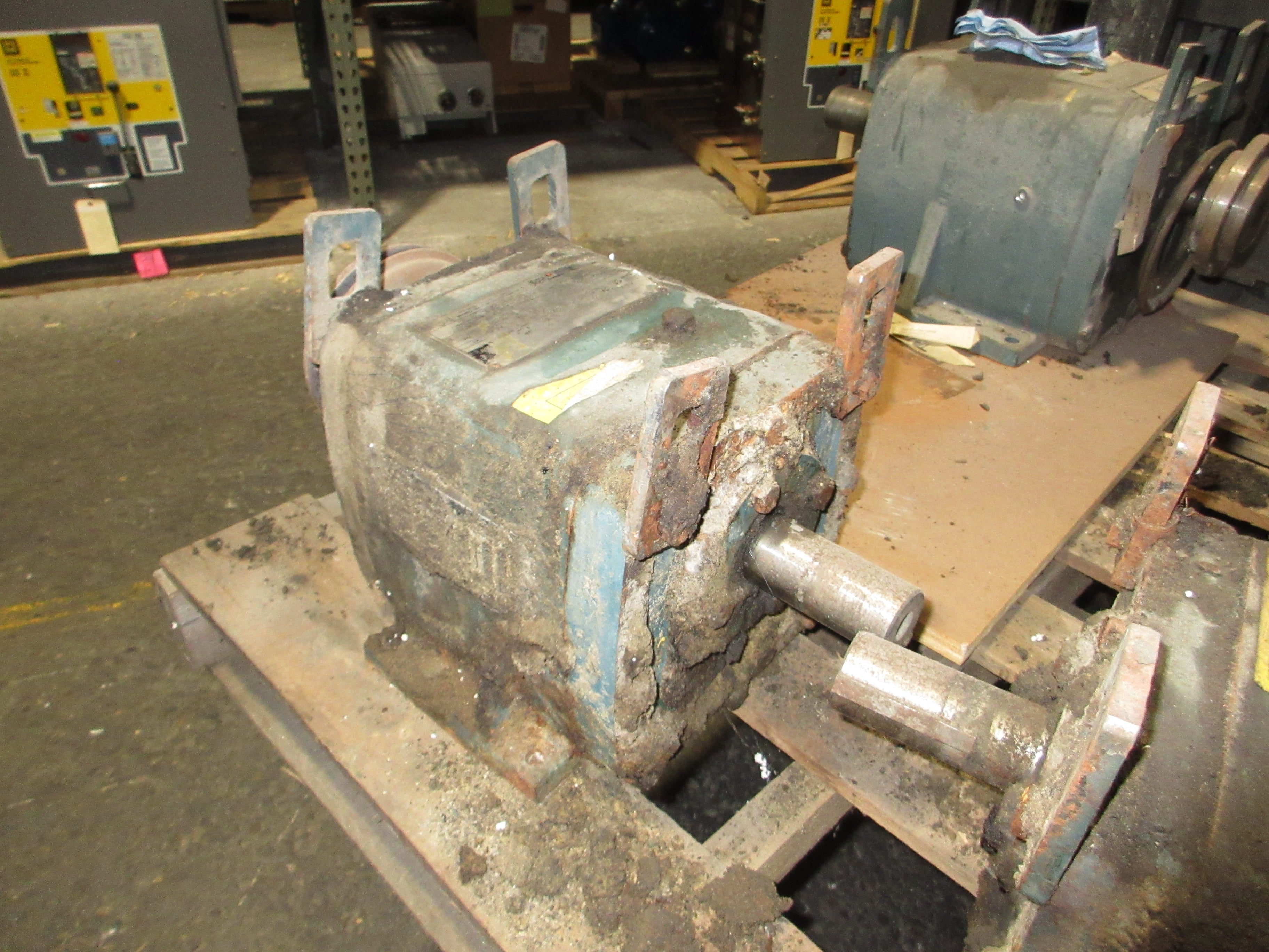Reliance Electric Motor 15 299005 CC 25HP 283 RPM Ratio: 6.184 Used