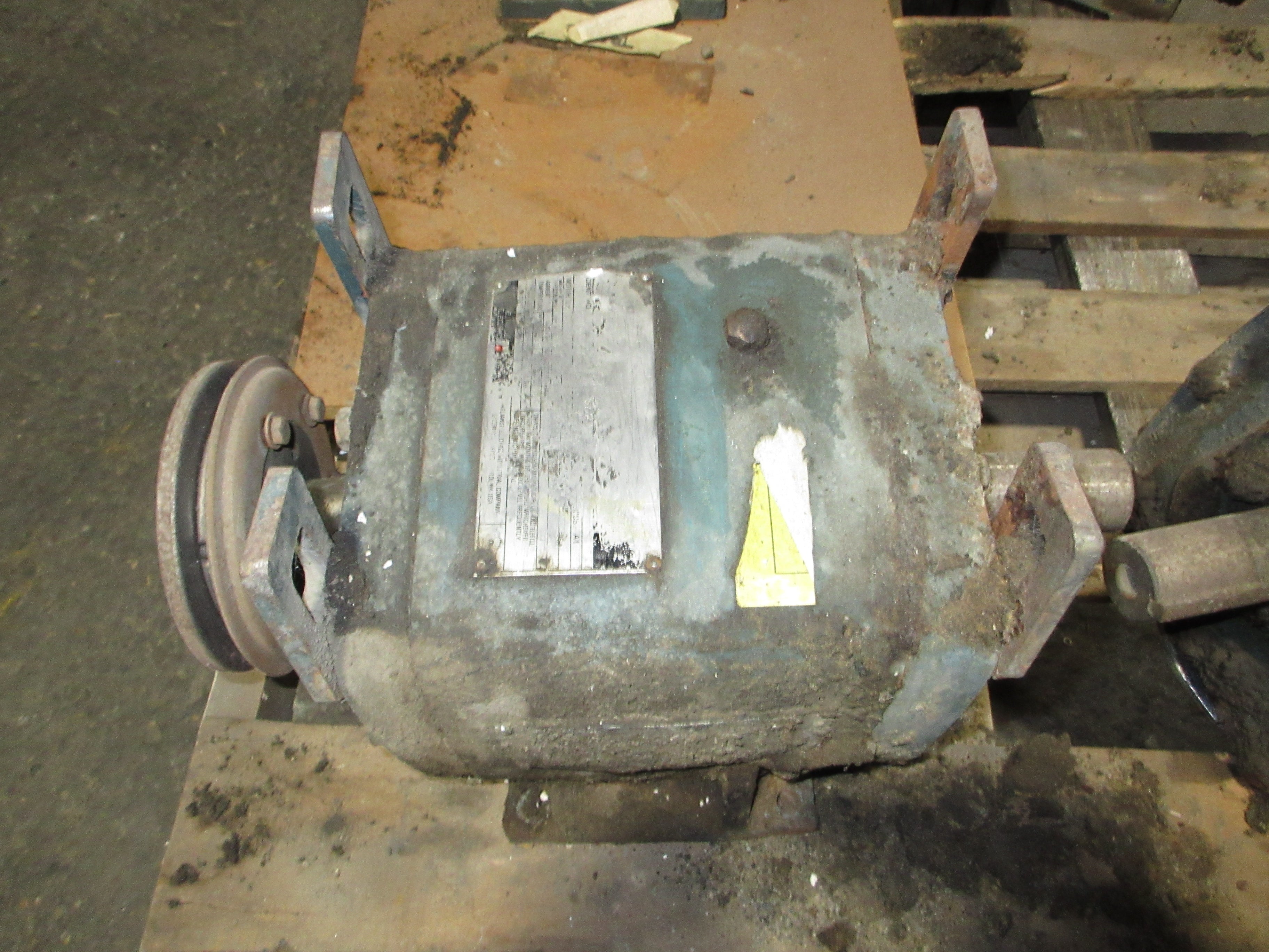 Reliance Electric Motor 15 299005 CC 25HP 283 RPM Ratio: 6.184 Used