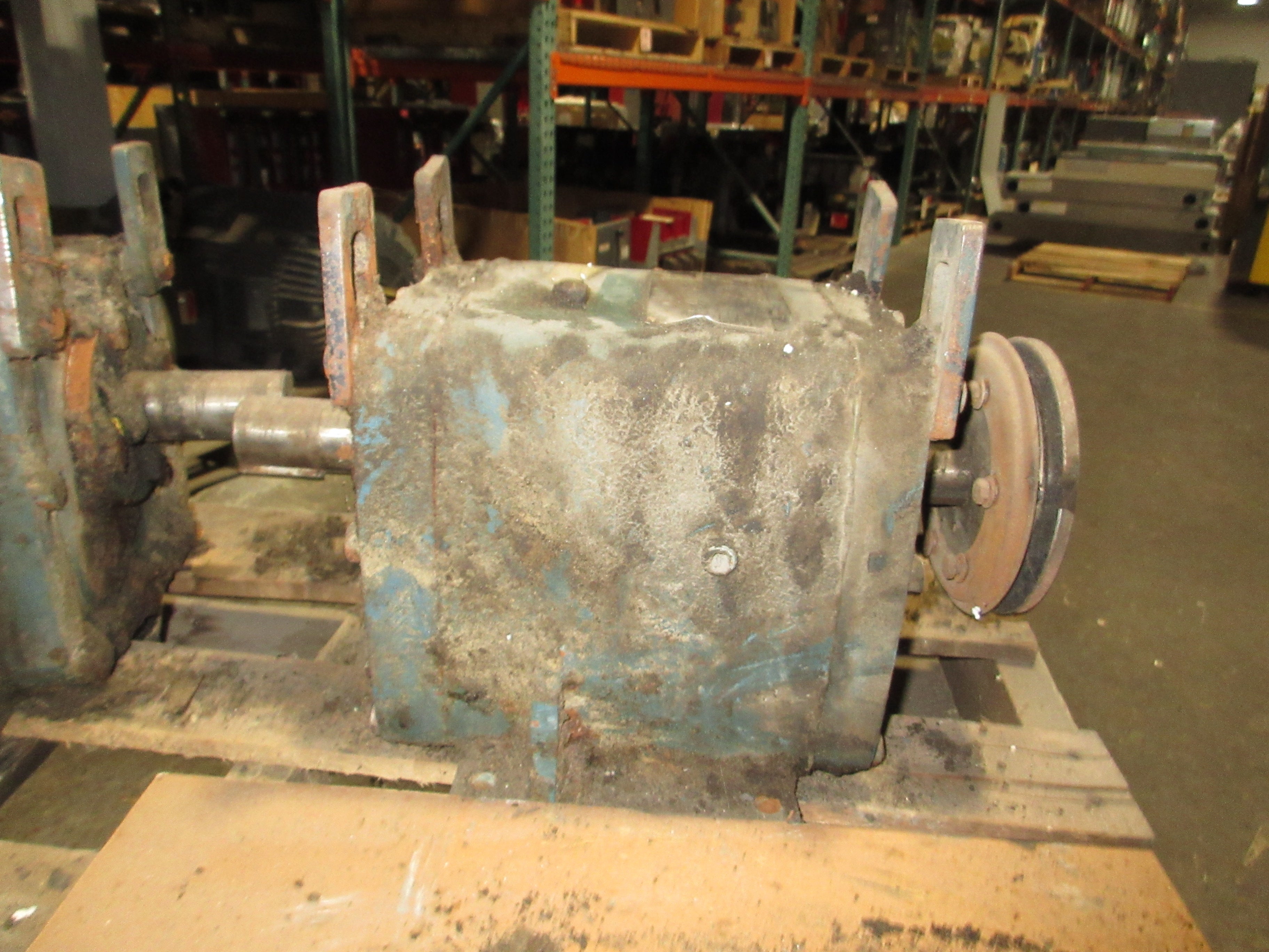 Reliance Electric Motor 15 299005 CC 25HP 283 RPM Ratio: 6.184 Used
