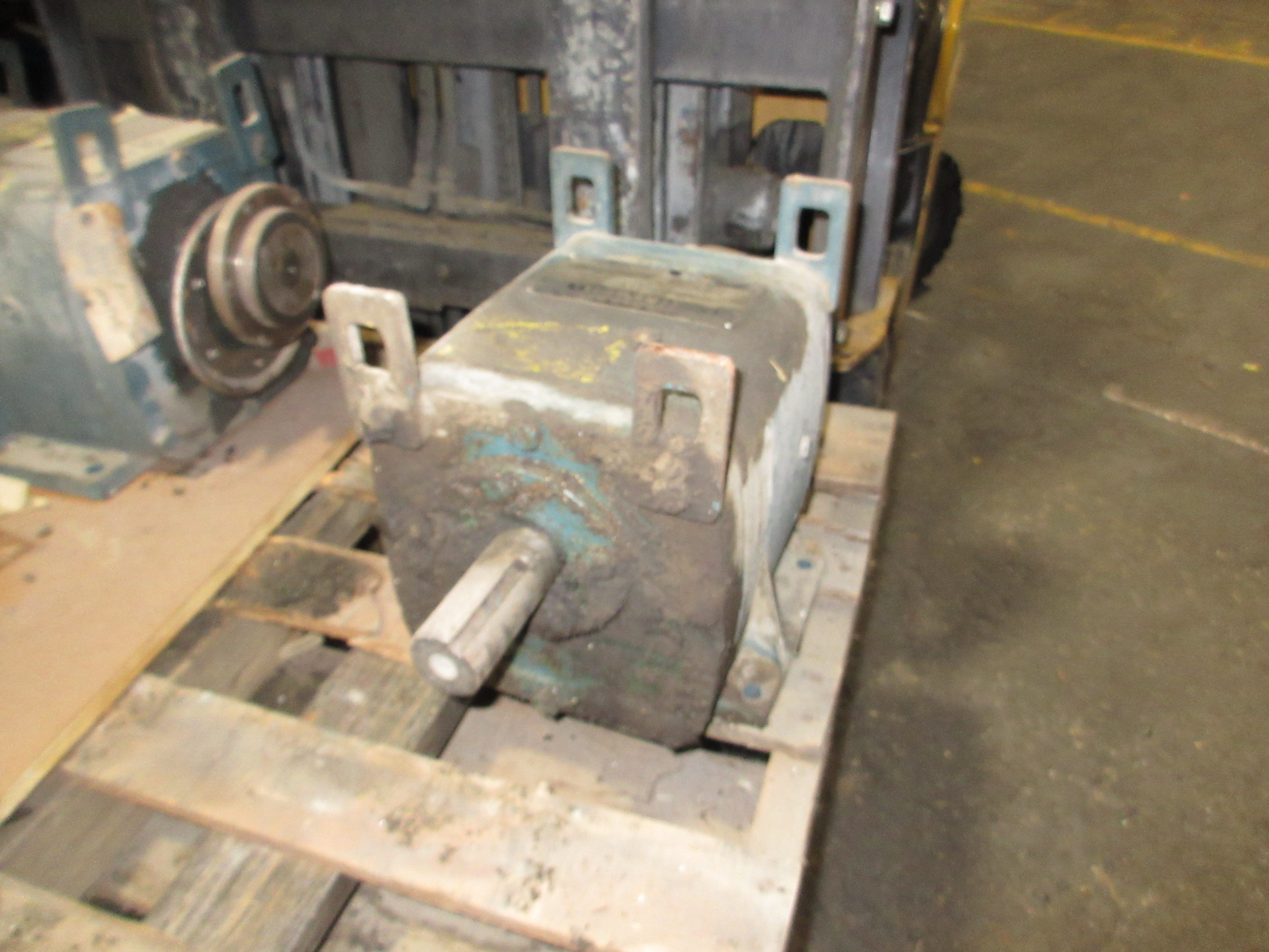 Reliance Electric Motor 15 299005 CC 25HP 283 RPM Ratio: 6.184 Used