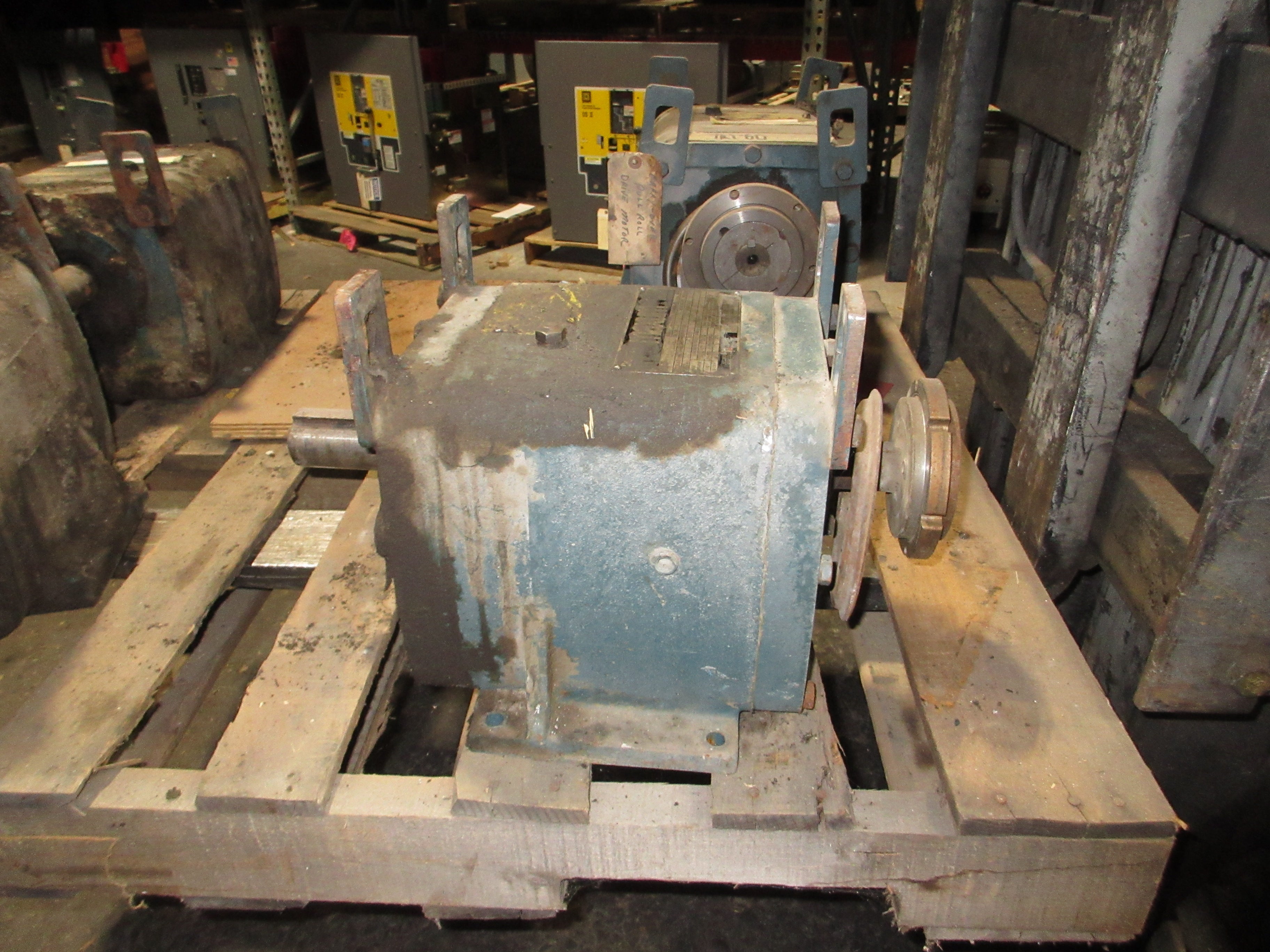 Reliance Electric Motor 15 299005 CC 25HP 283 RPM Ratio: 6.184 Used