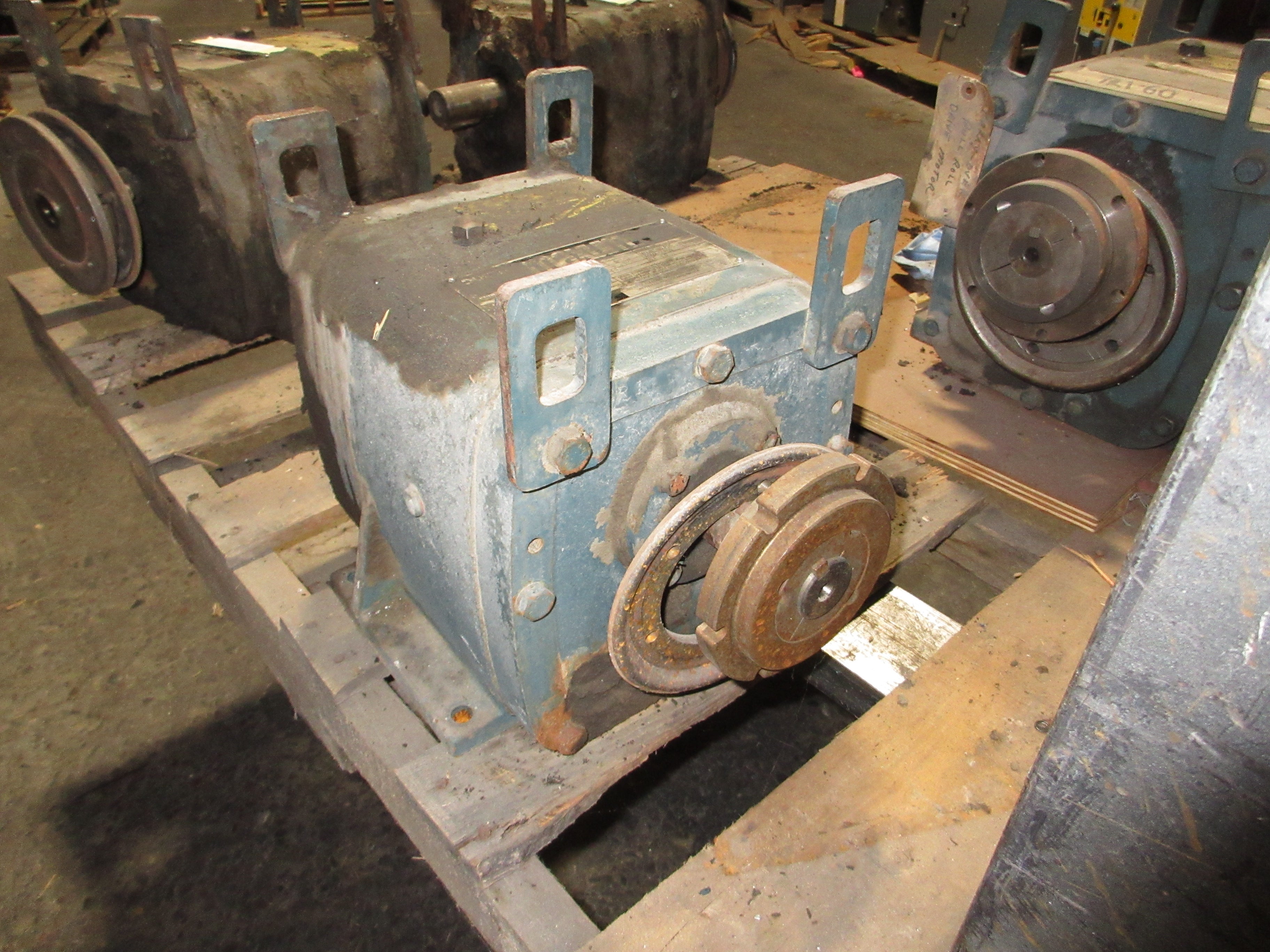 Reliance Electric Motor 15 299005 CC 25HP 283 RPM Ratio: 6.184 Used