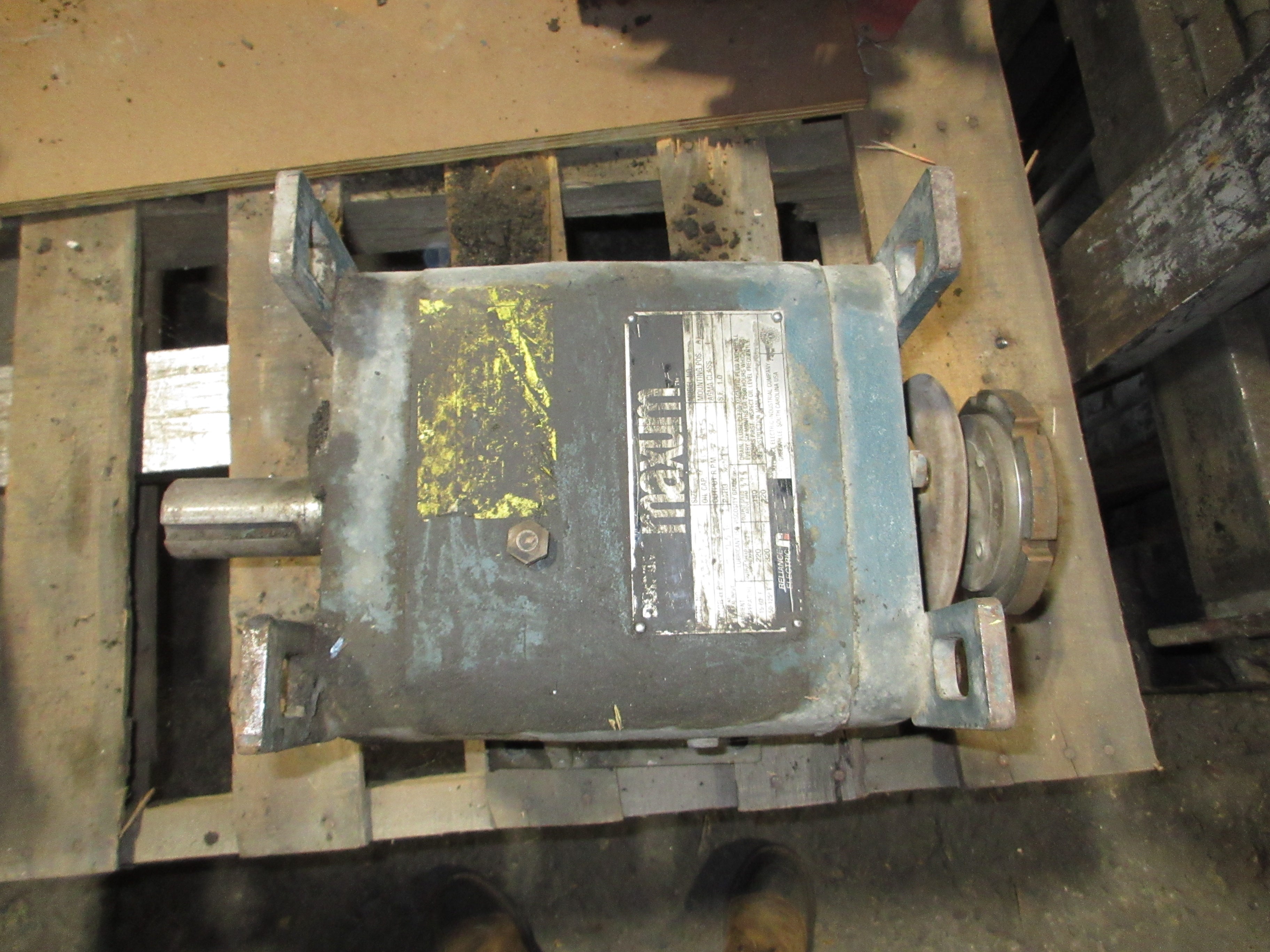 Reliance Electric Motor 15 299005 CC 25HP 283 RPM Ratio: 6.184 Used