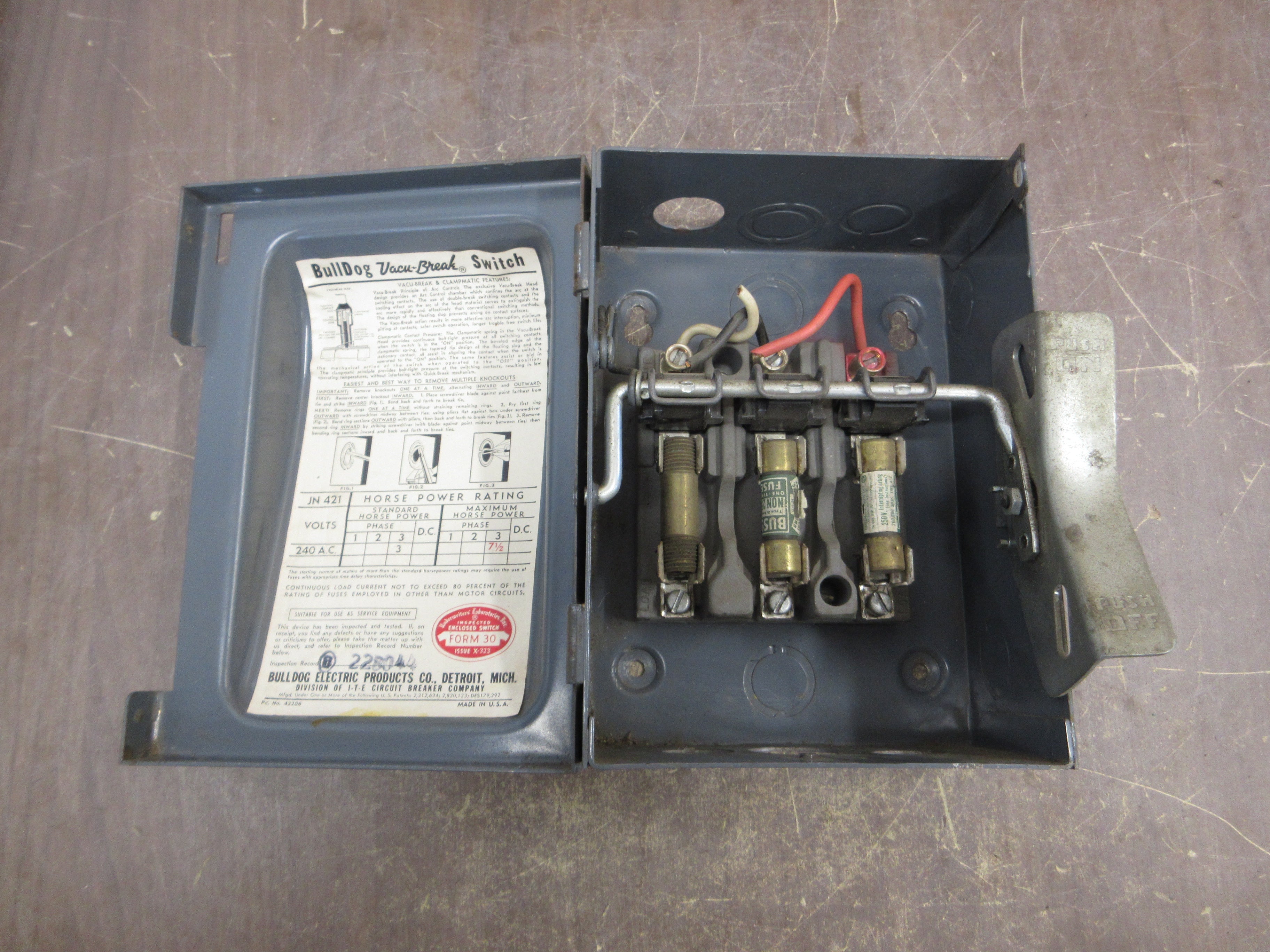 Bulldog Fusible Safety Switch / Disconnect JN-421 30A 240V 3Ph Used
