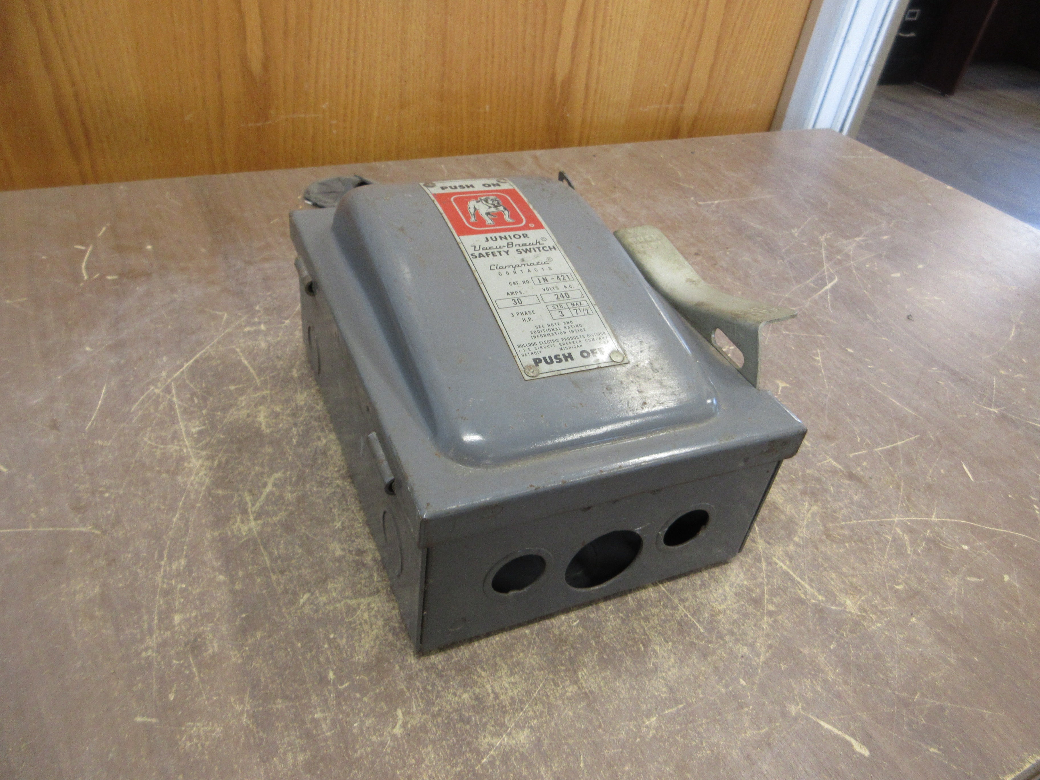 Bulldog Fusible Safety Switch / Disconnect JN-421 30A 240V 3Ph Used