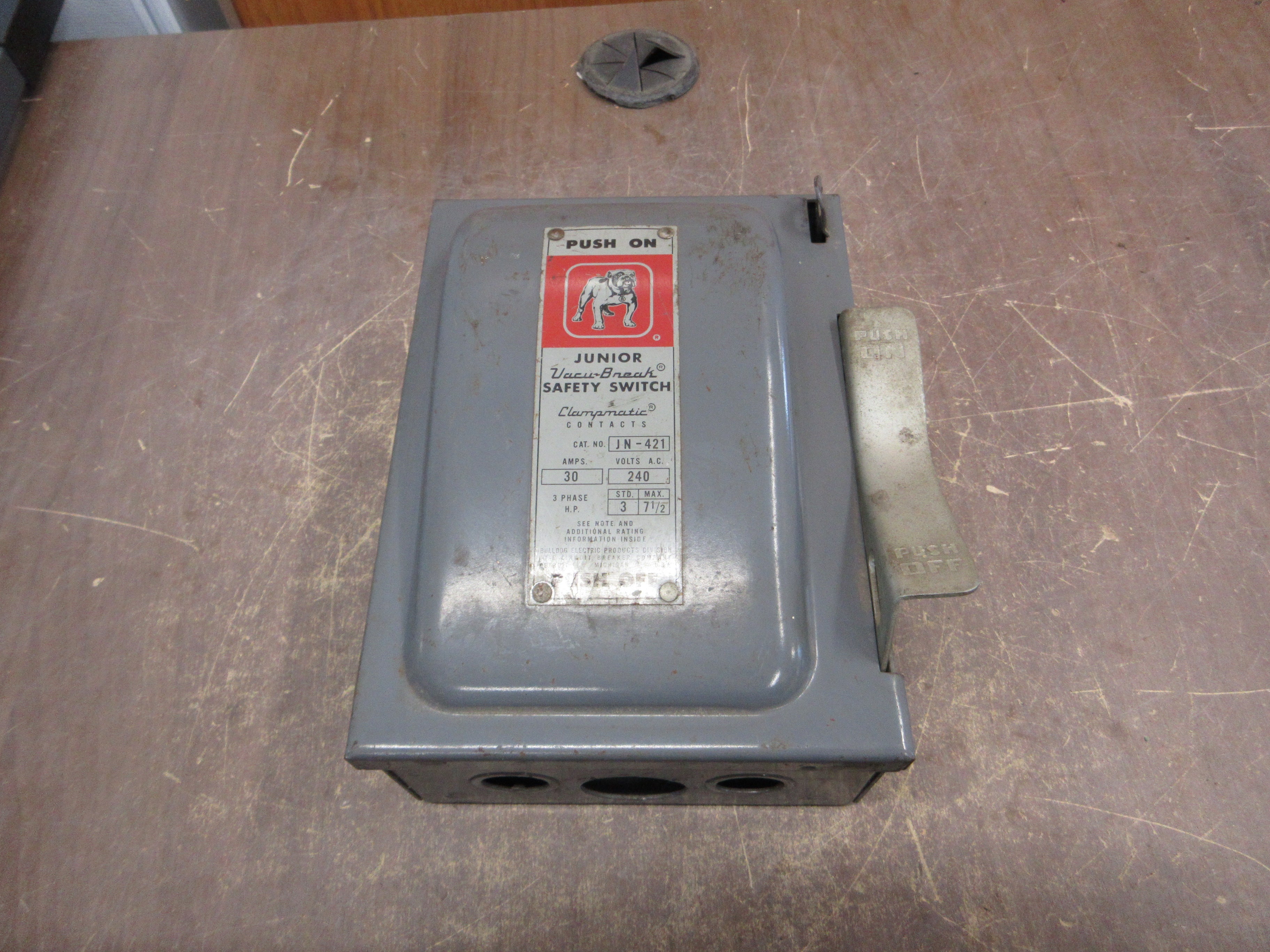 Bulldog Fusible Safety Switch / Disconnect JN-421 30A 240V 3Ph Used