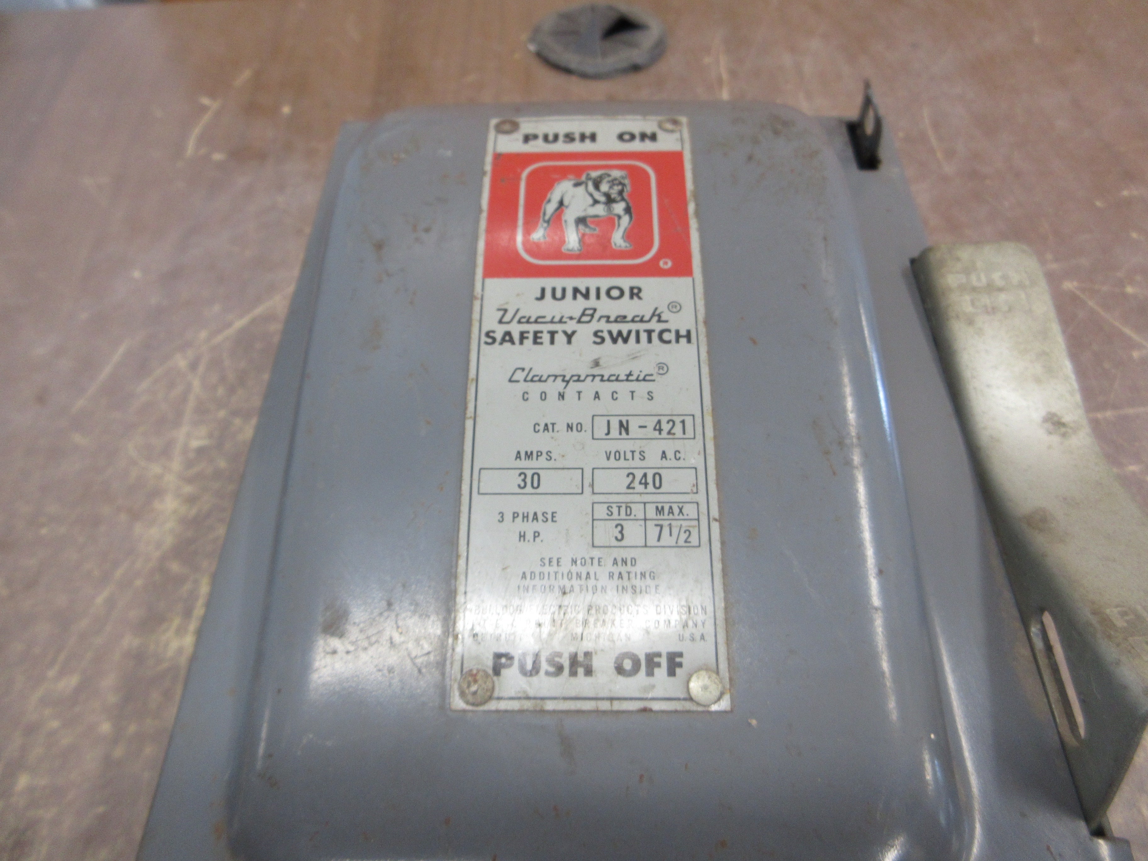 Bulldog Fusible Safety Switch / Disconnect JN-421 30A 240V 3Ph Used