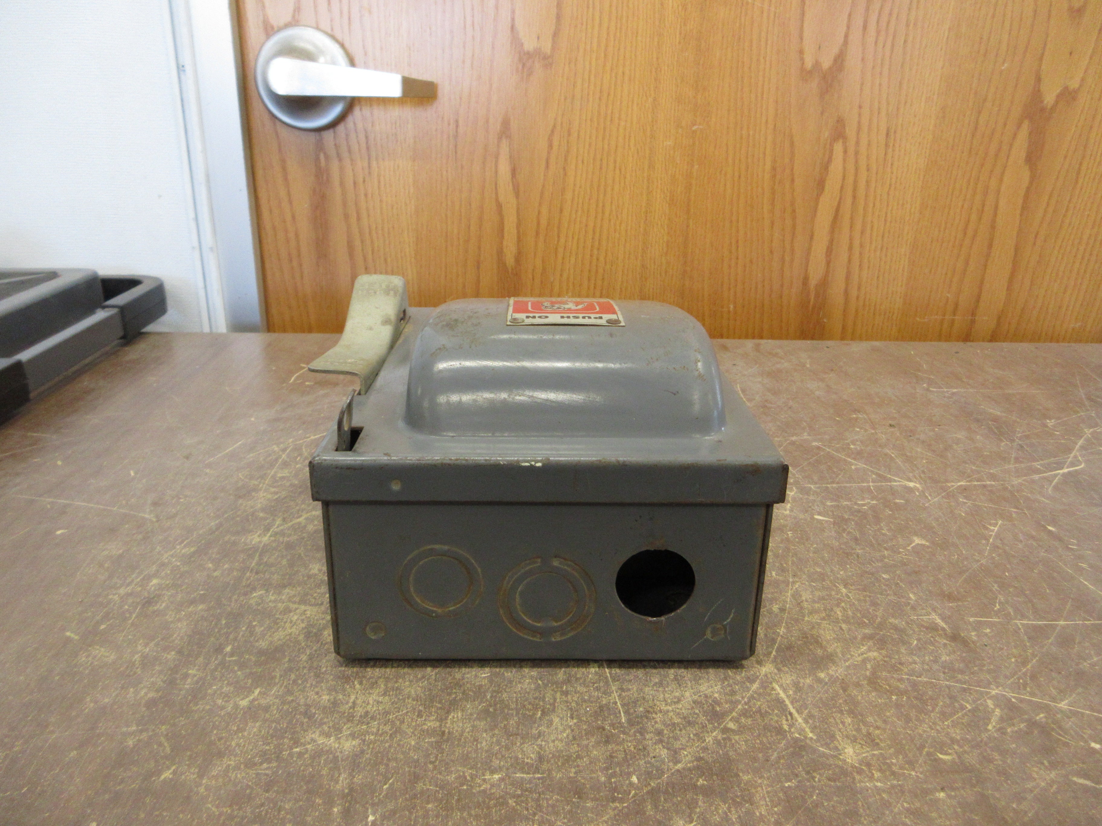 Bulldog Fusible Safety Switch / Disconnect JN-421 30A 240V 3Ph Used