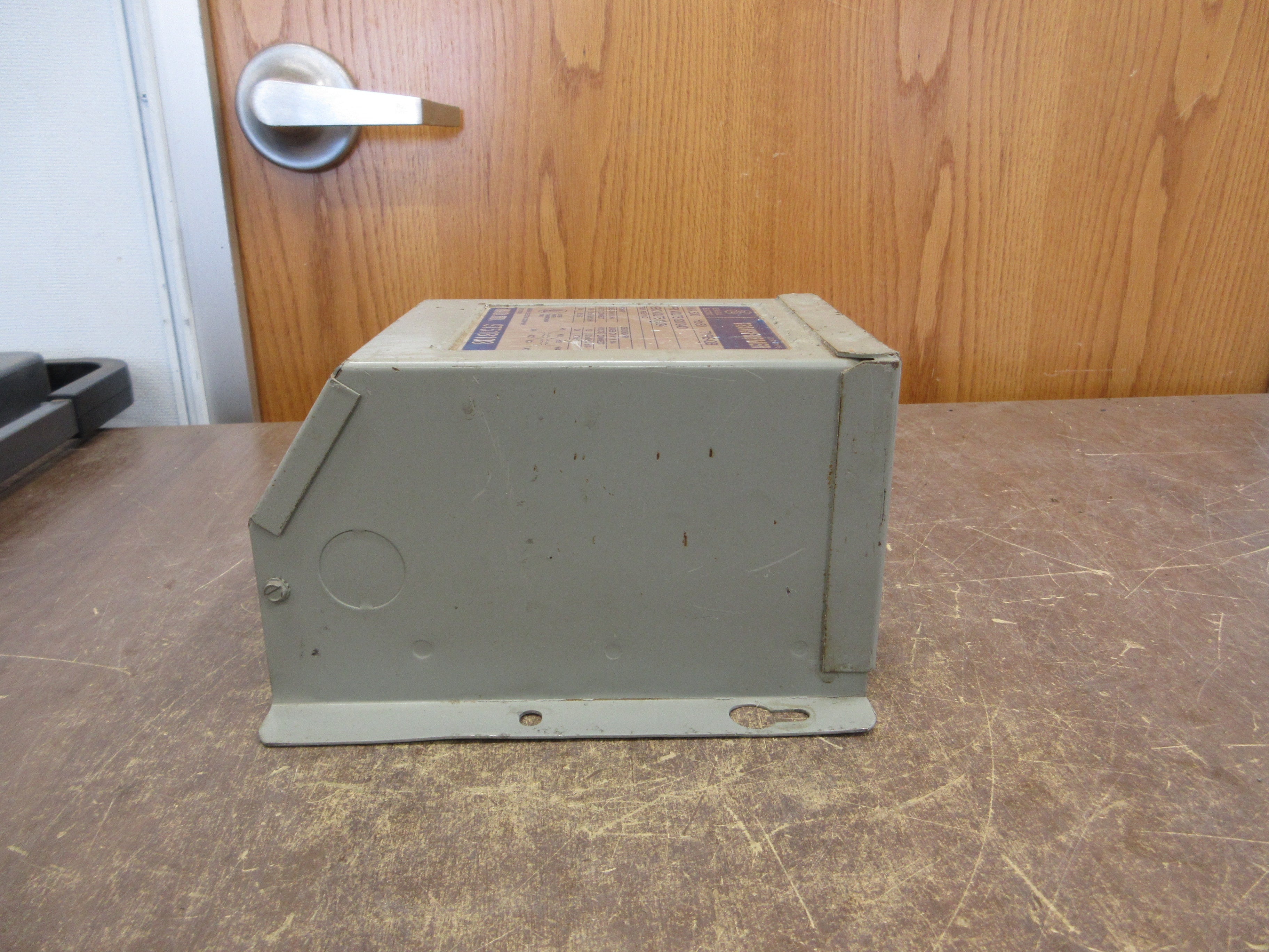 GE Transformer 9T51B108 0.500kVA Pri: 120/240V Sec: 12/24V 60Hz Used