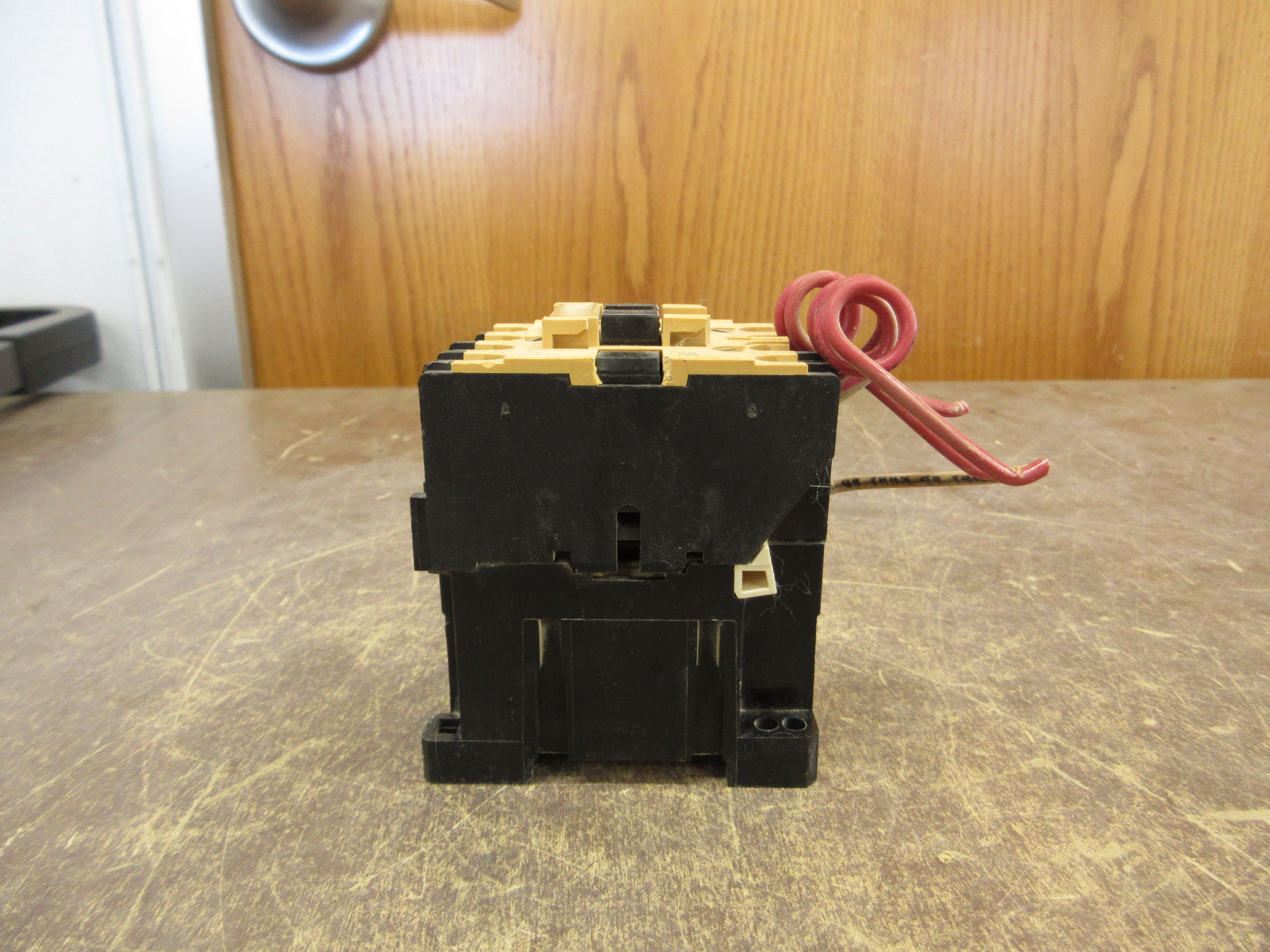 Allen-Bradley Contactor 100-A09ND3 Ser. B 120V Coil 9A 600V *Lot of 2* Used