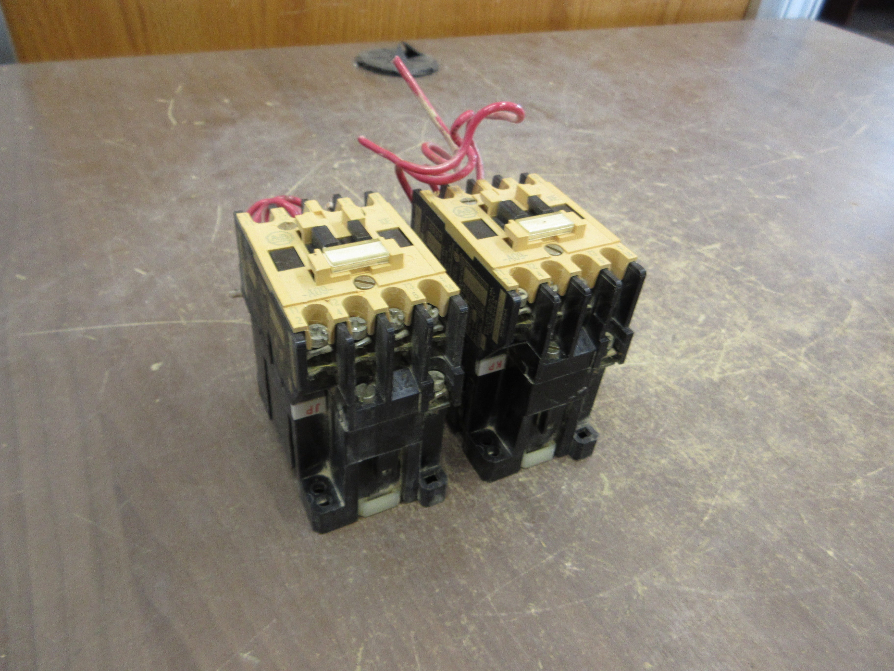 Allen-Bradley Contactor 100-A09ND3 Ser. B 120V Coil 9A 600V *Lot of 2* Used