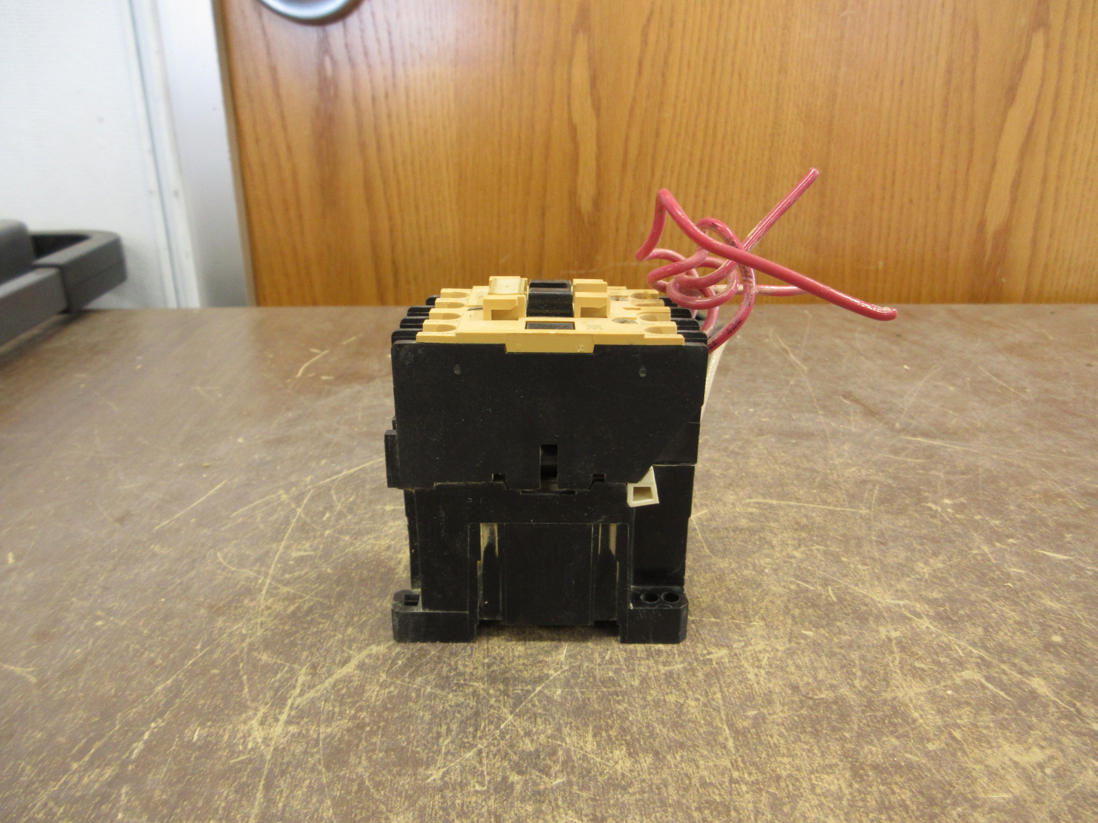 Allen-Bradley Contactor 100-A09ND3 Ser. B 120V Coil 9A 600V *Lot of 2* Used