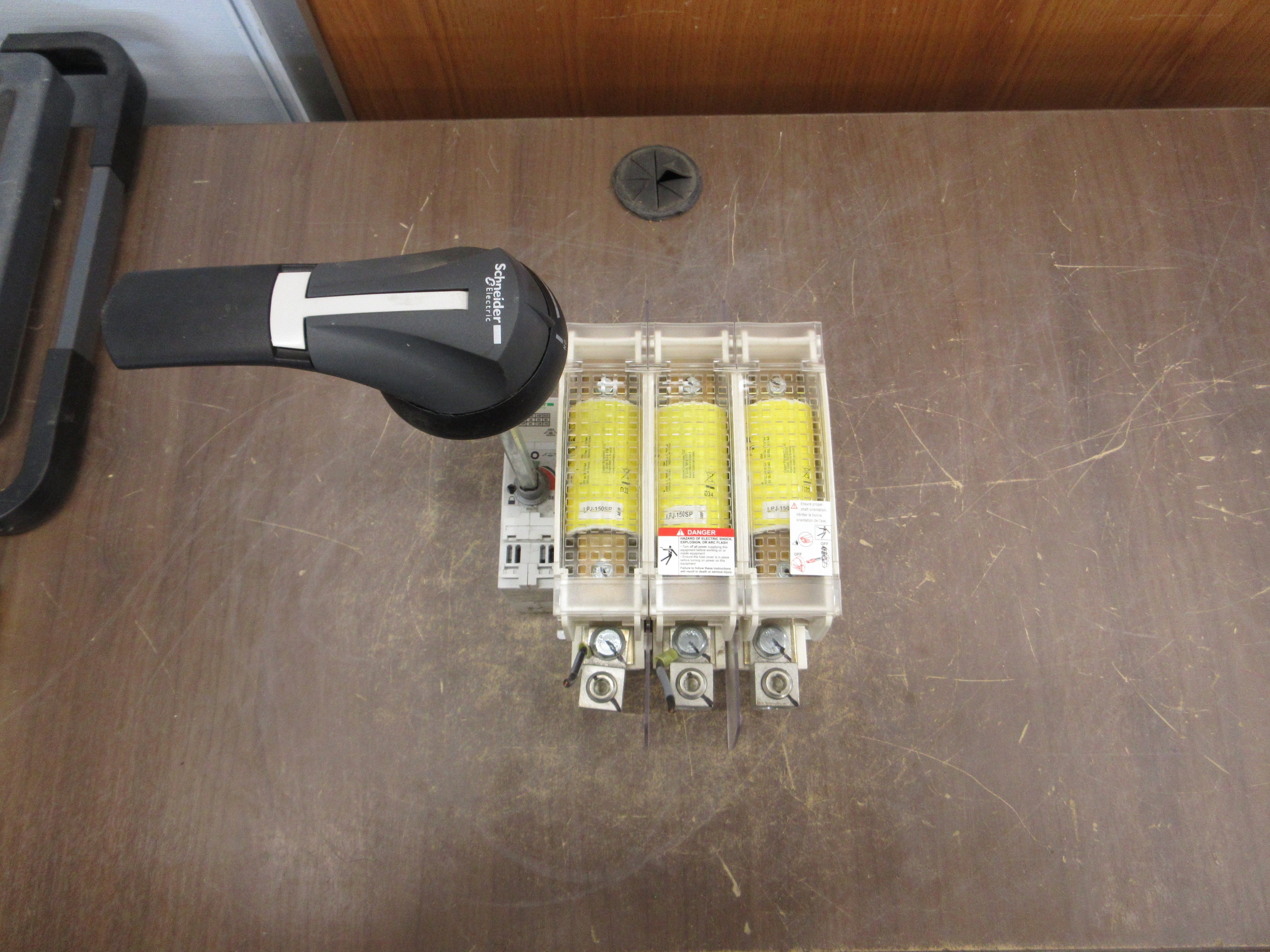 Schneider Electric Fusible Disconnect Switch GS2MLU3N 200A 600V 50/60Hz 3Ph Used