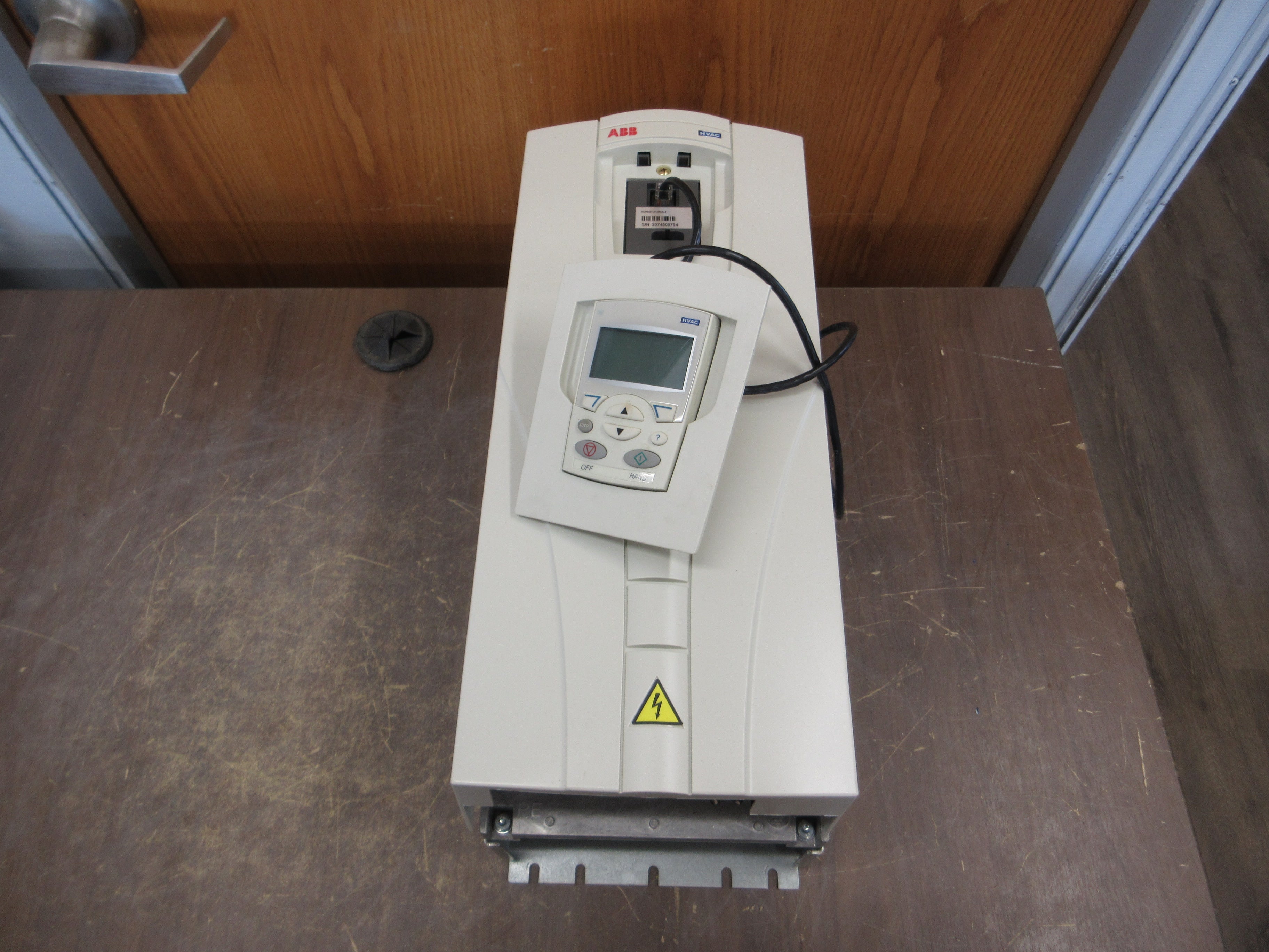 ABB ACH550 AC Drive ACH550-045A-4 30HP 3Ph w/ Keypad & External Mount Used