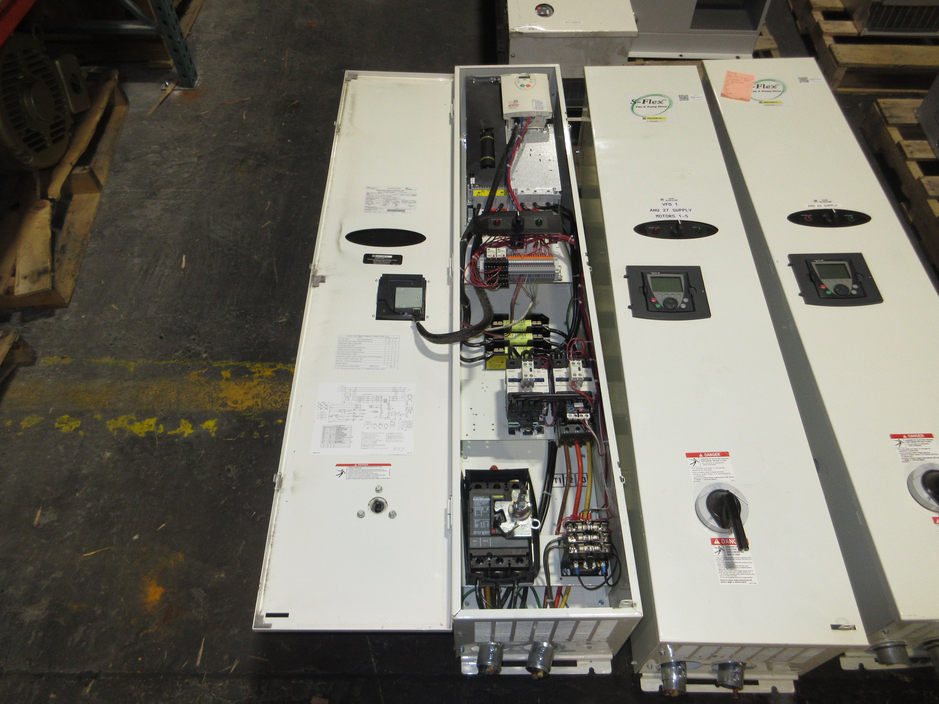 Square D ATV212 S-Flex AC Drive w/ Bypass ATV212HD37N4 Type: SFD212PG4Y Mod: D07