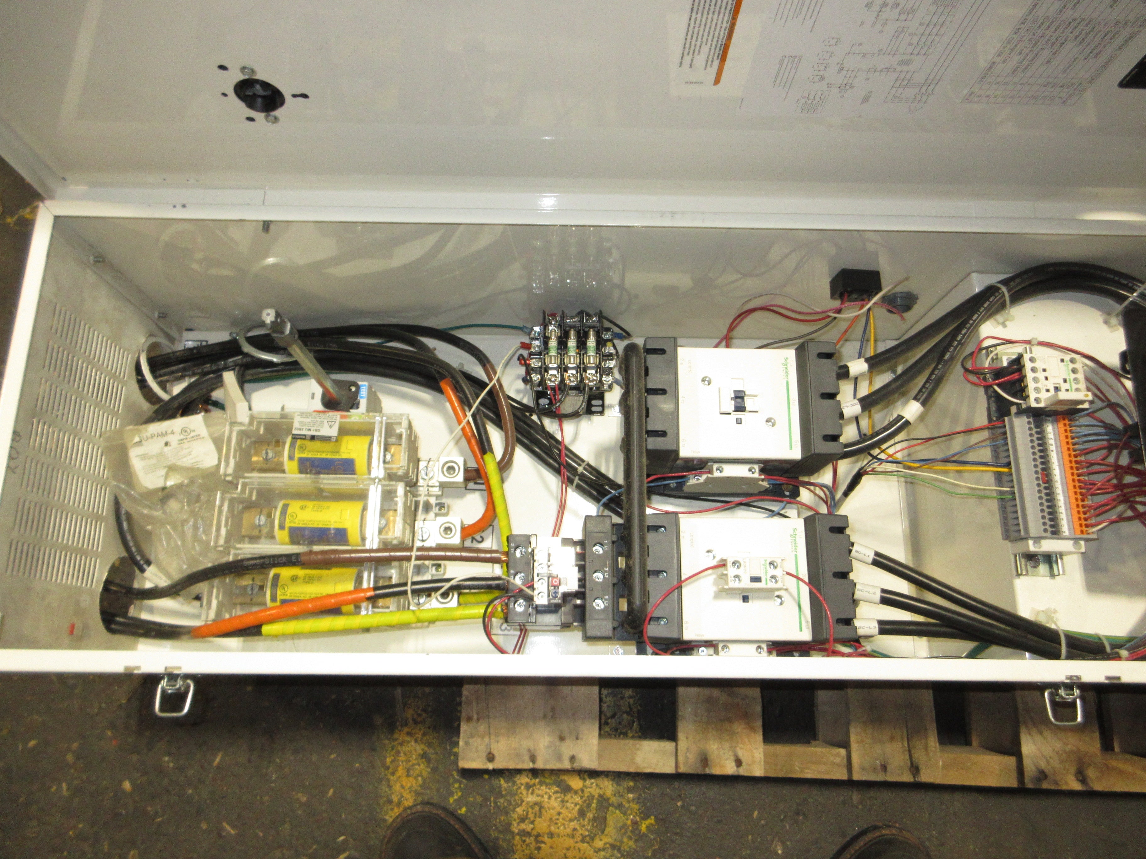 Square D ATV21 S-Flex AC Drive w/ Bypass ATV21HD55N4 Type: SFD21RG4Y Mod: N06