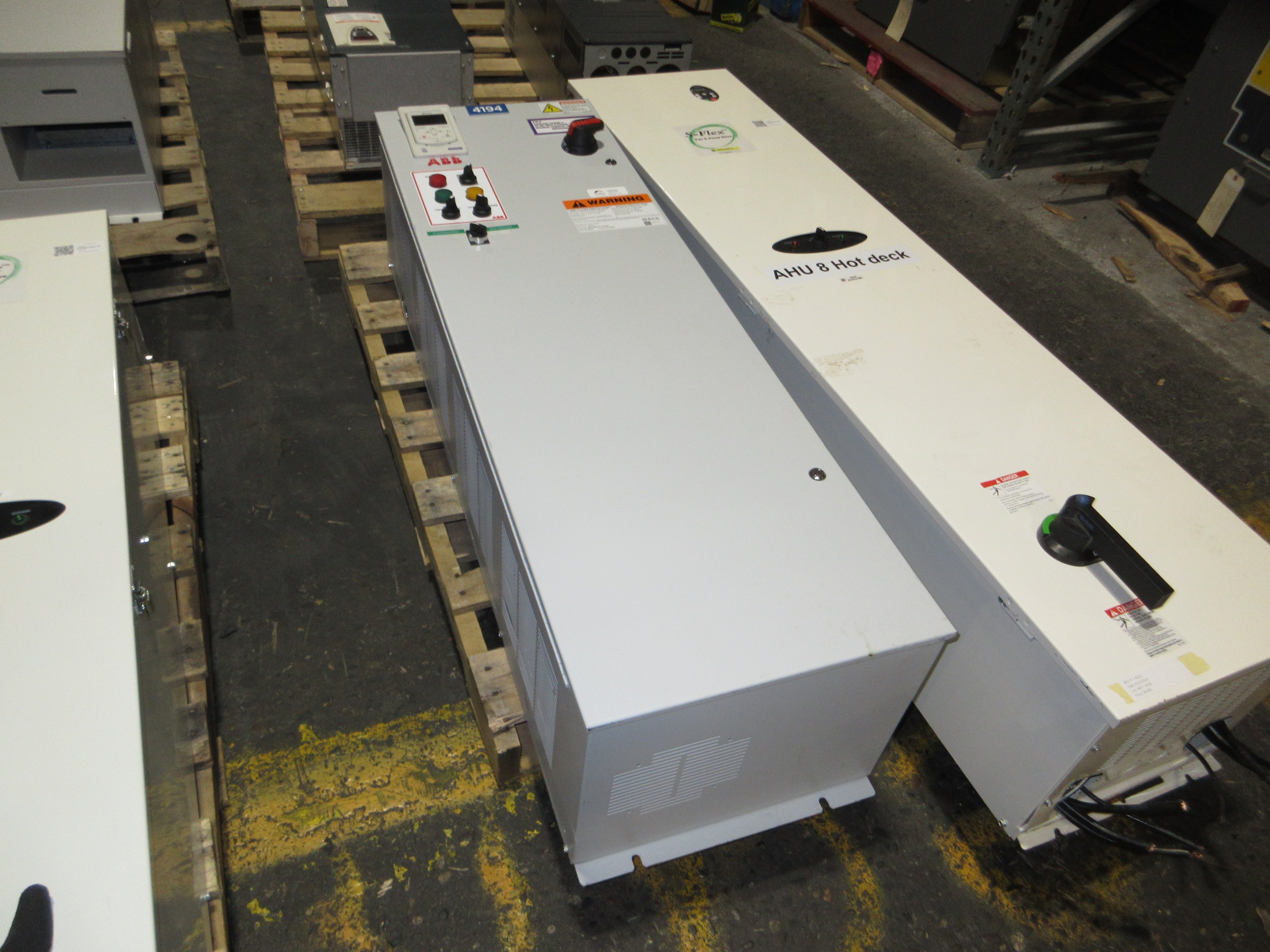 ABB ACH580 AC Drive w/ Bypass ACH580-01-034A-4 25HP 3Ph 460V w/ Keypad Used
