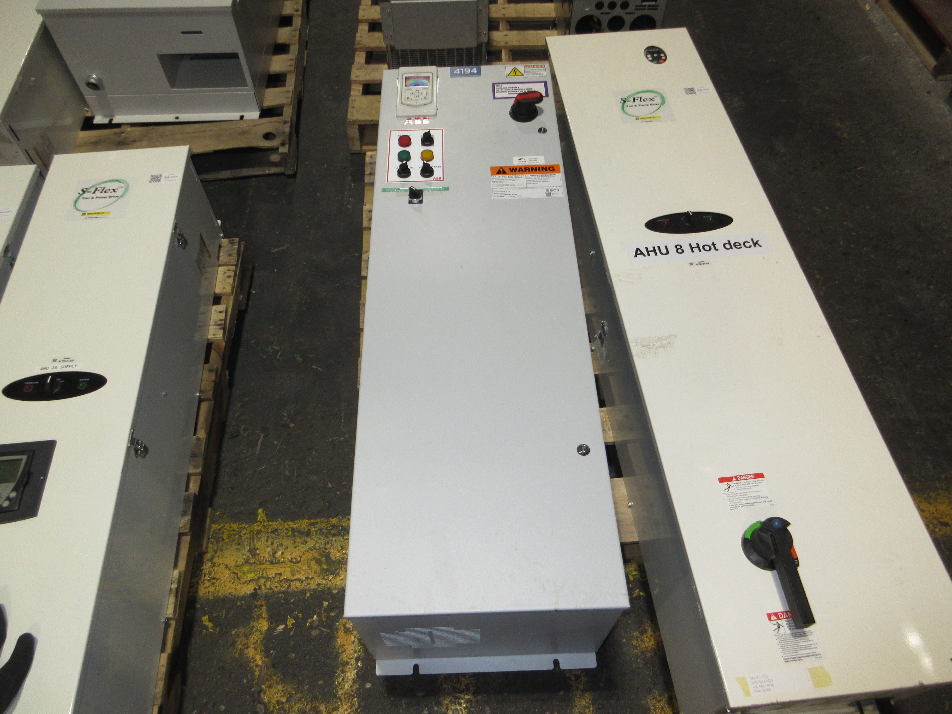 ABB ACH580 AC Drive w/ Bypass ACH580-01-034A-4 25HP 3Ph 460V w/ Keypad Used