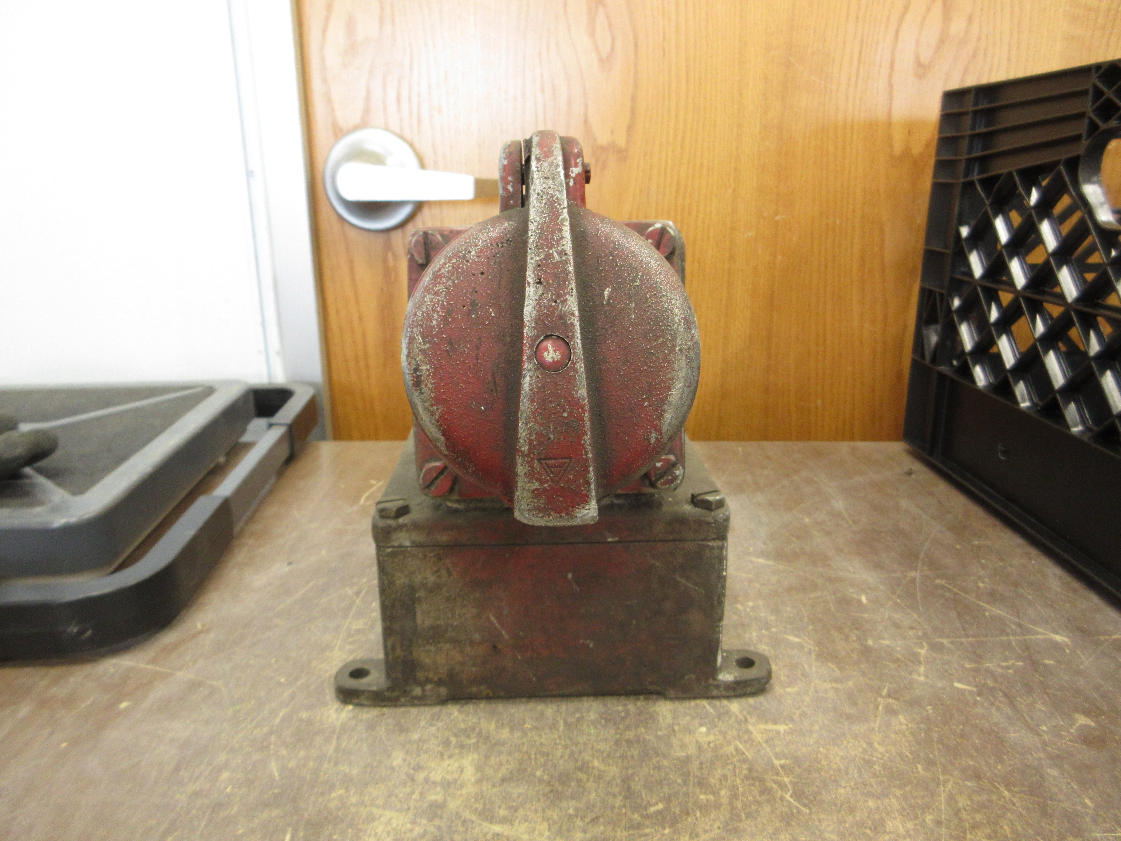 Appleton Receptacle w/ Base AE-631 60A 3W 3P Used