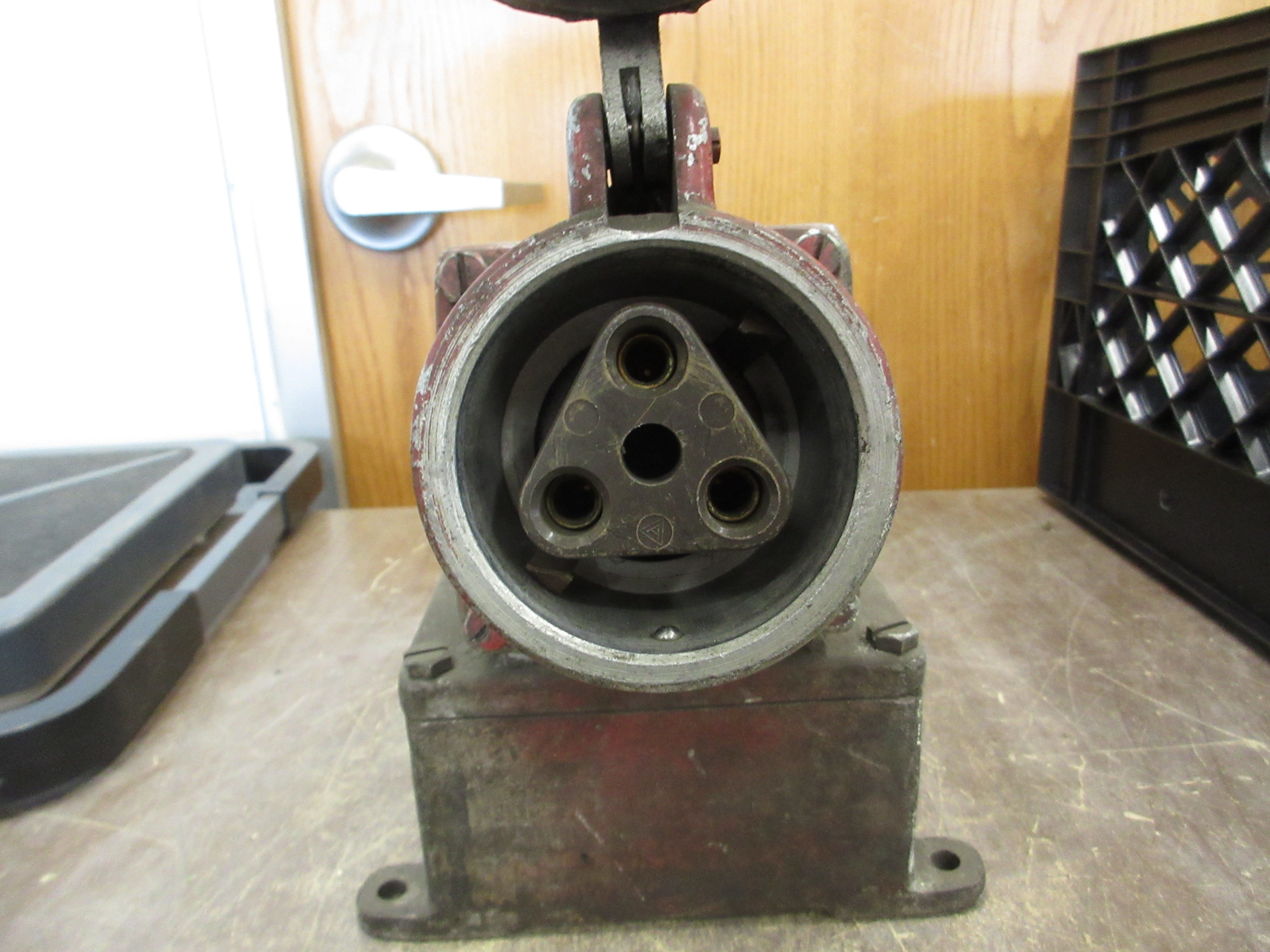 Appleton Receptacle w/ Base AE-631 60A 3W 3P Used