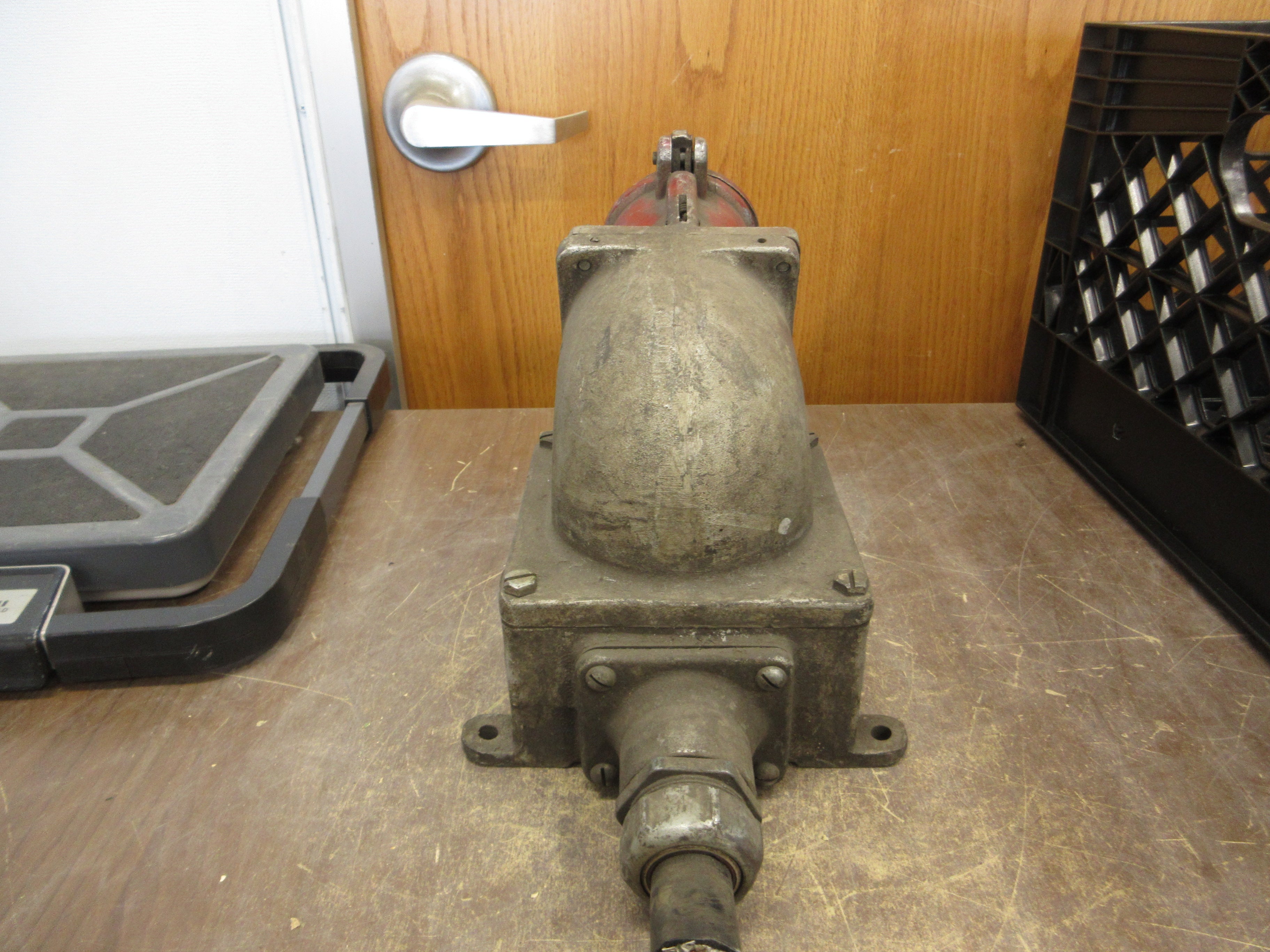 Appleton Receptacle w/ Base AE-631 60A 3W 3P Used