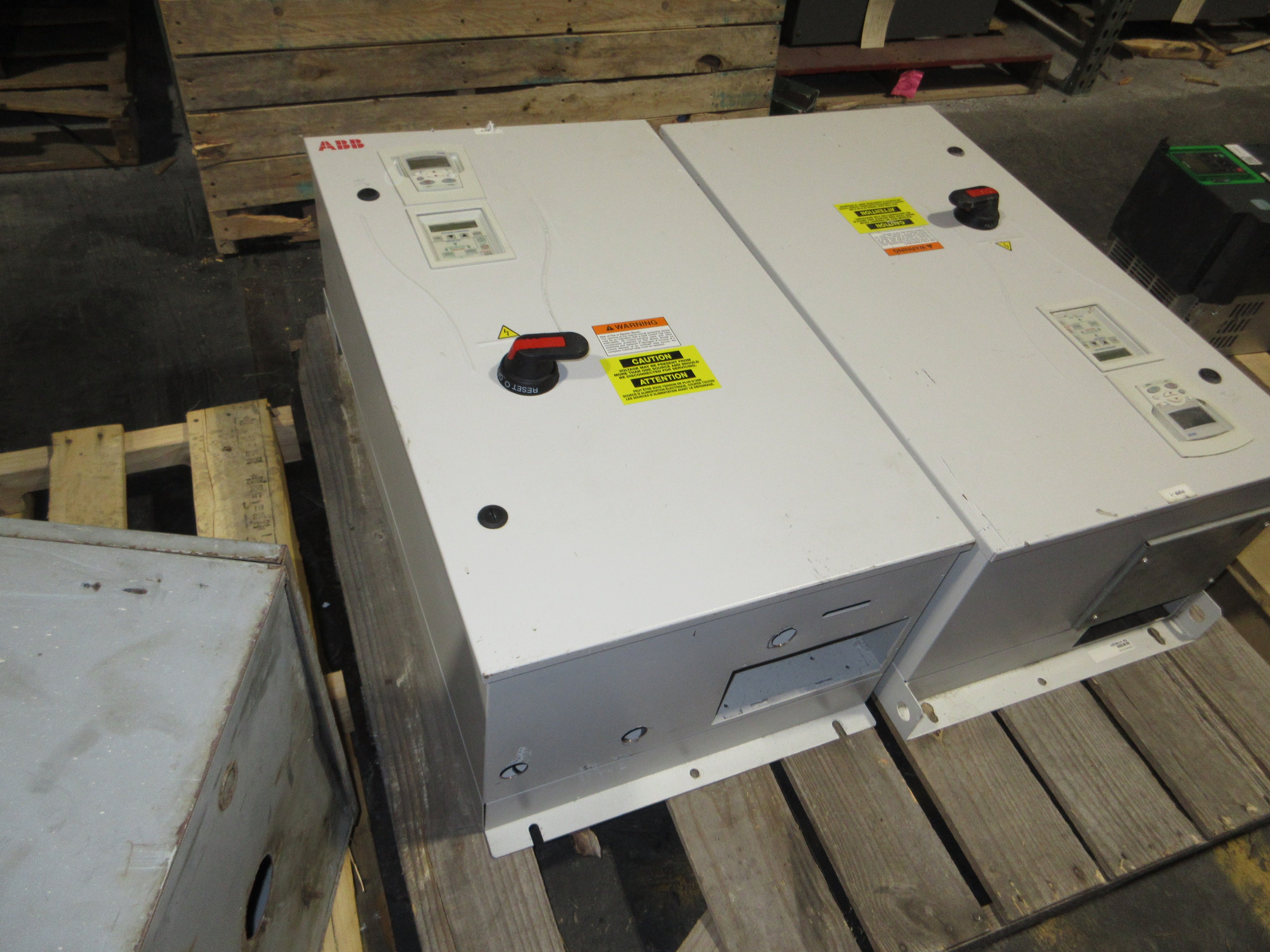 ABB ACH550 AC Drive w/ Bypass ACH550-BCR-031A-4+F267 20HP 3Ph w/ Keypad Used