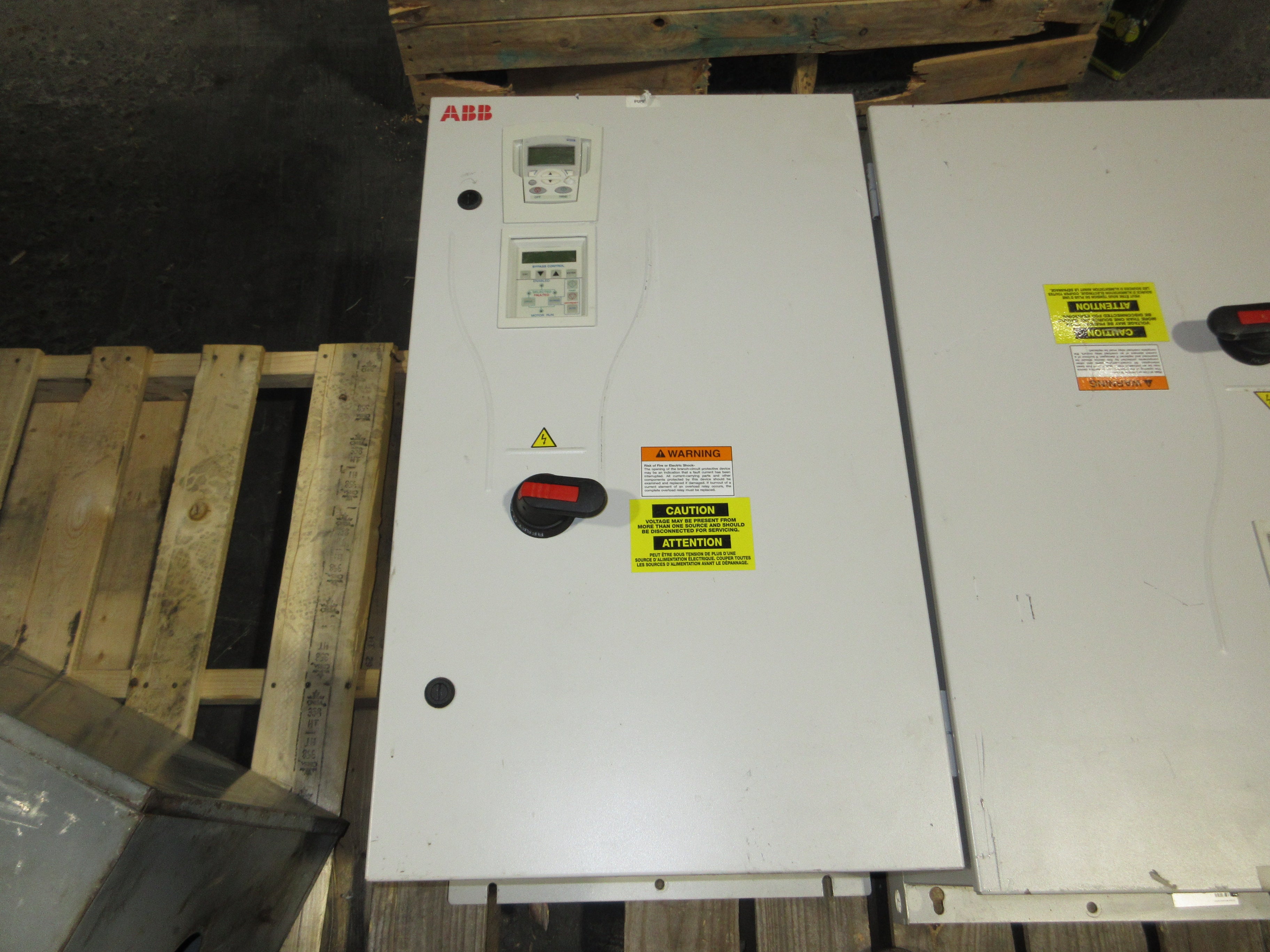 ABB ACH550 AC Drive w/ Bypass ACH550-BCR-031A-4+F267 20HP 3Ph w/ Keypad Used