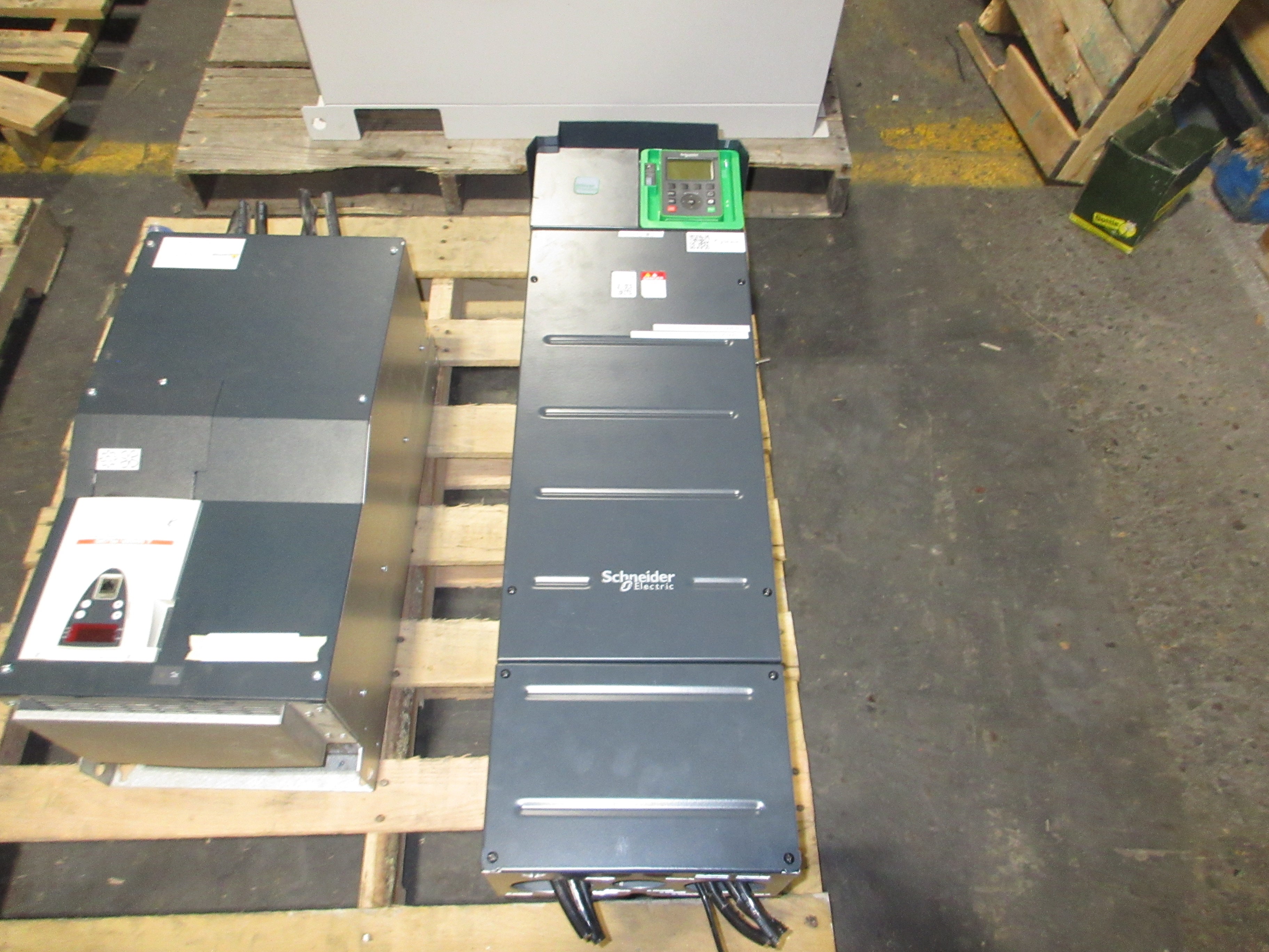 Schneider Electric Altivar 630 AC Drive ATV630D55N4 75HP 3Ph w/ Keypad Used