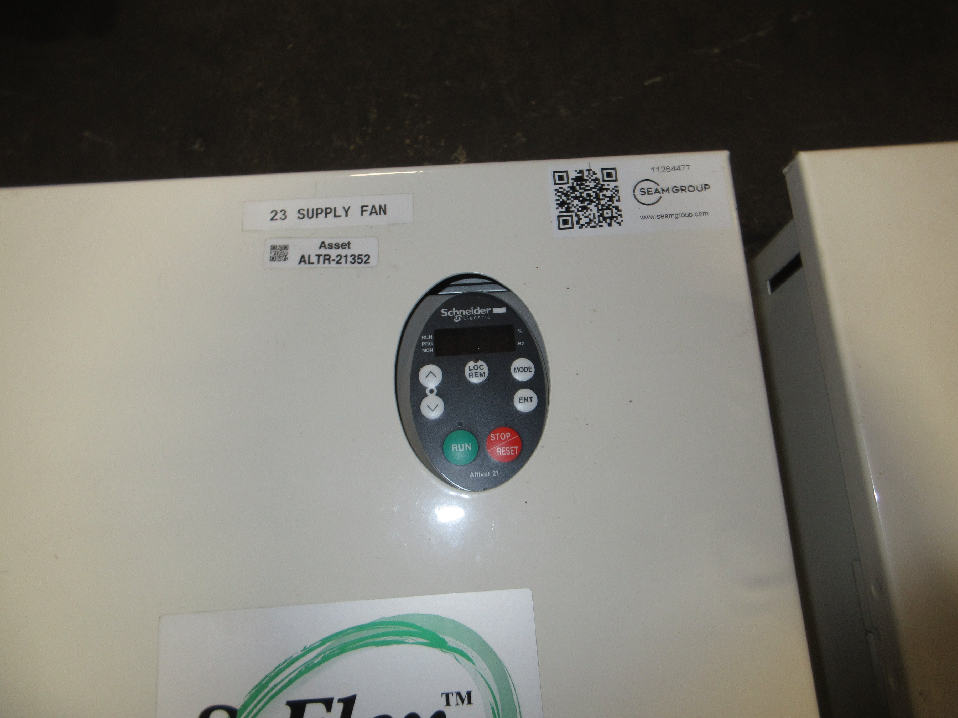 Square D ATV21 S-Flex AC Drive w/ Bypass ATV21HD37N4 Type: SFD21PG4Y 50HP Used