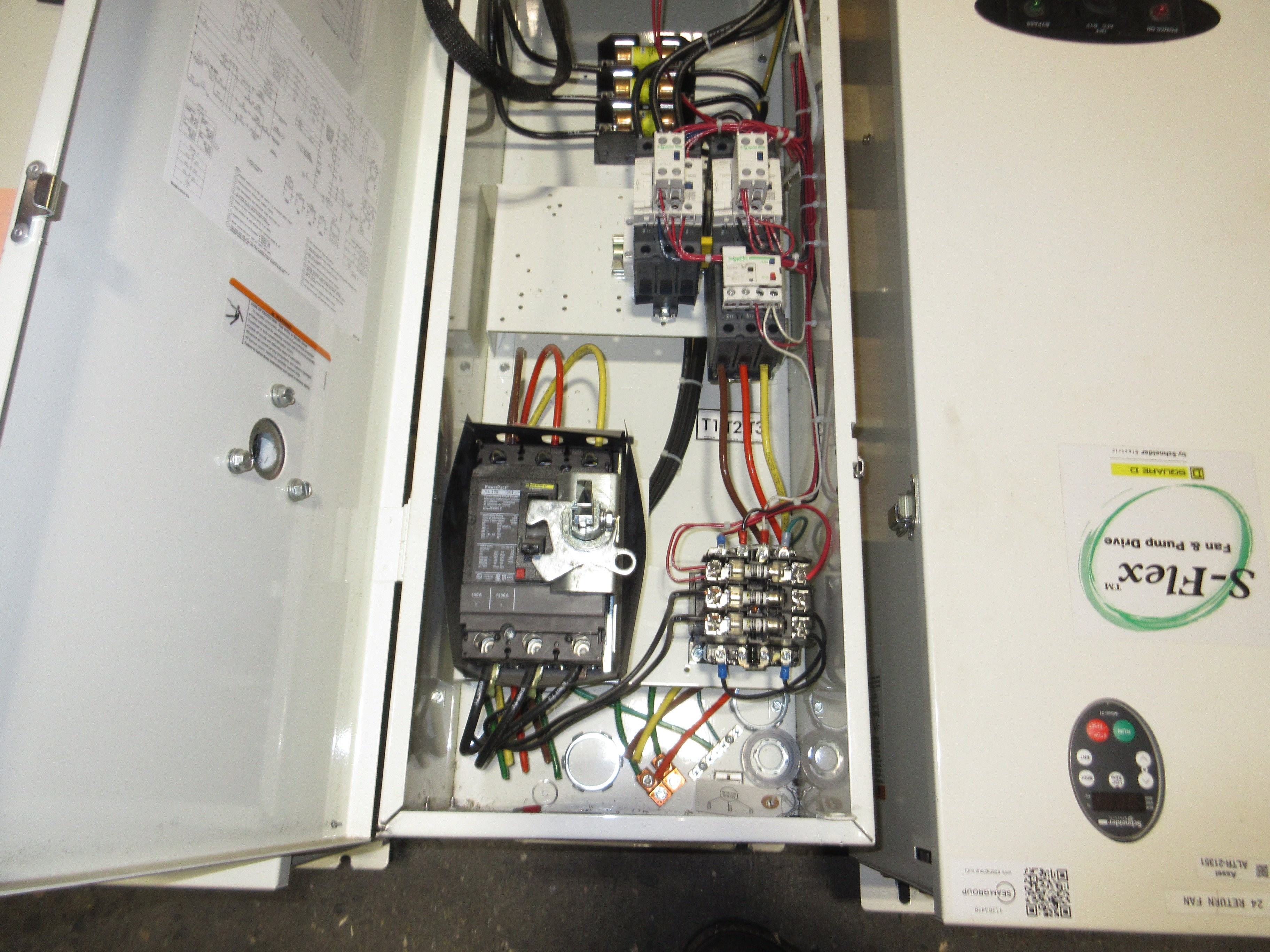 Square D ATV212 S-Flex AC Drive w/ Bypass ATV212HD22N4 Type: SFD212MG4Y Mod: D07