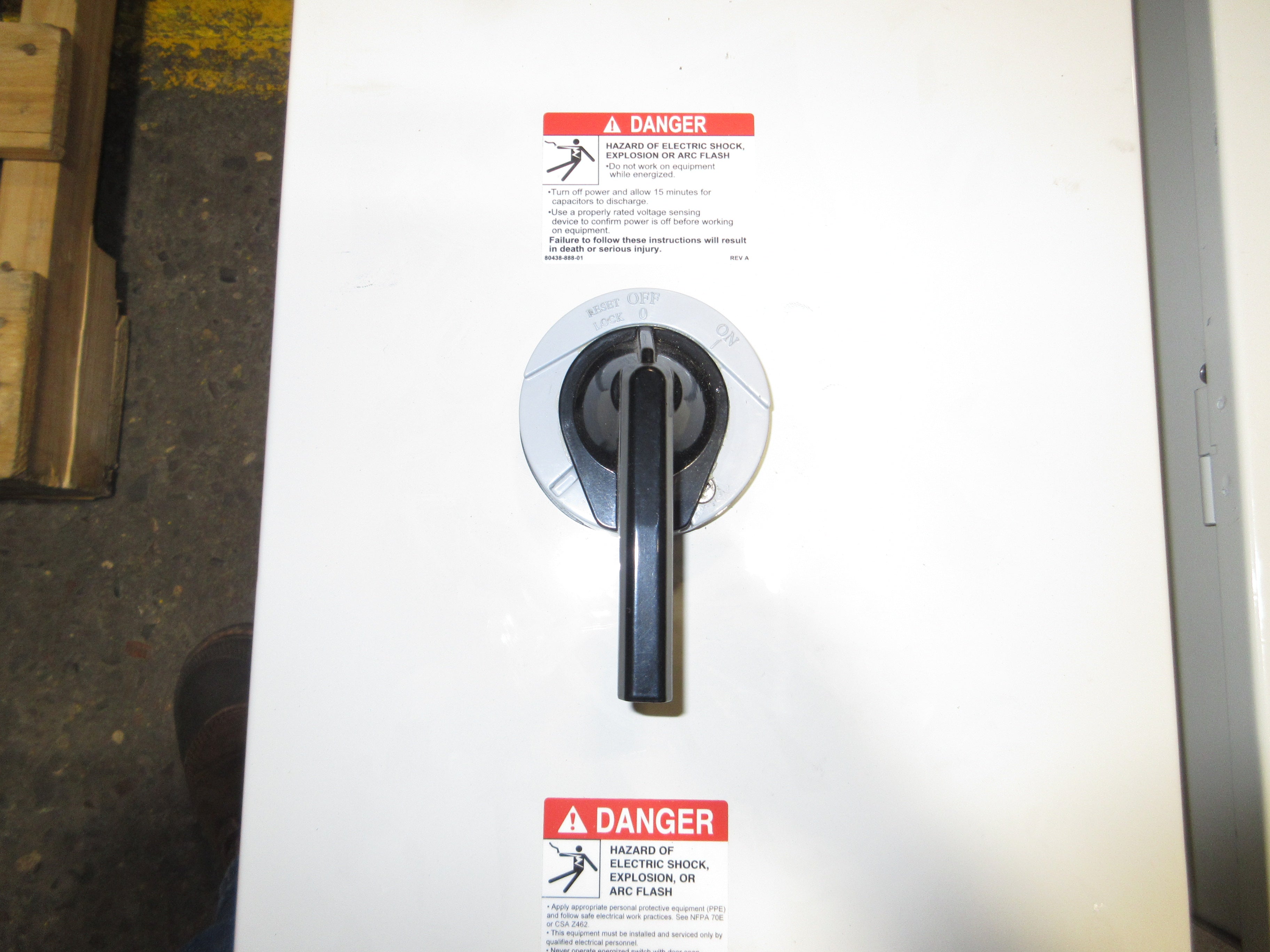 Square D ATV212 S-Flex AC Drive w/ Bypass ATV212HD22N4 Type: SFD212MG4Y Used