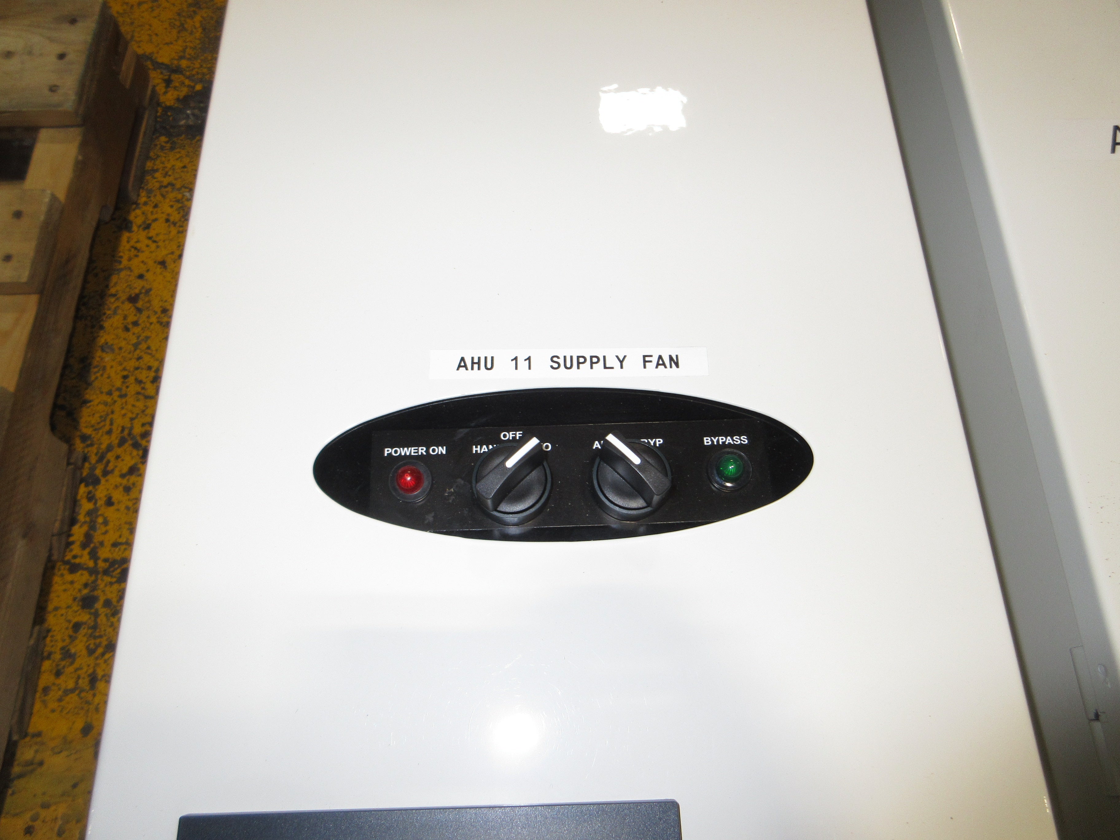 Square D ATV212 S-Flex AC Drive w/ Bypass ATV212HD22N4 Type: SFD212MG4Y Used