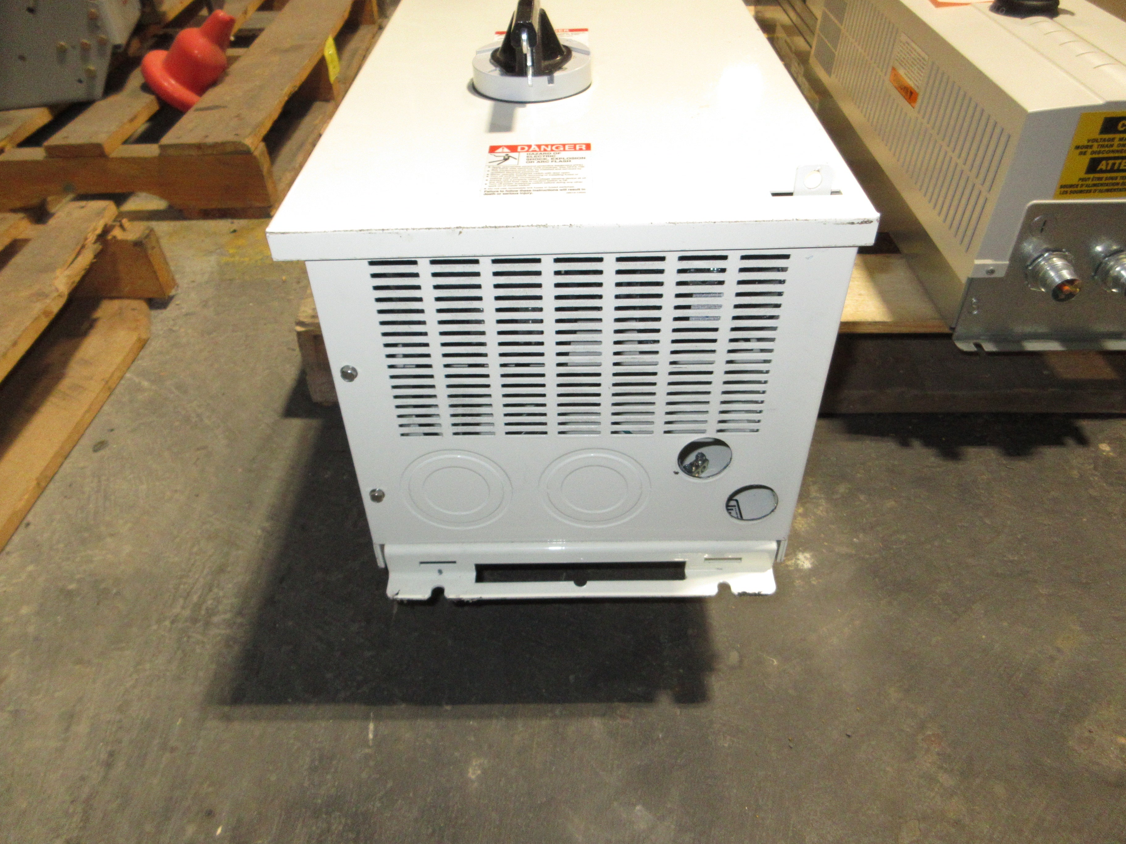 Square D ATV212 S-Flex AC Drive w/ Bypass ATV212HD22N4 Type: SFD212MG4Y Mod: D07