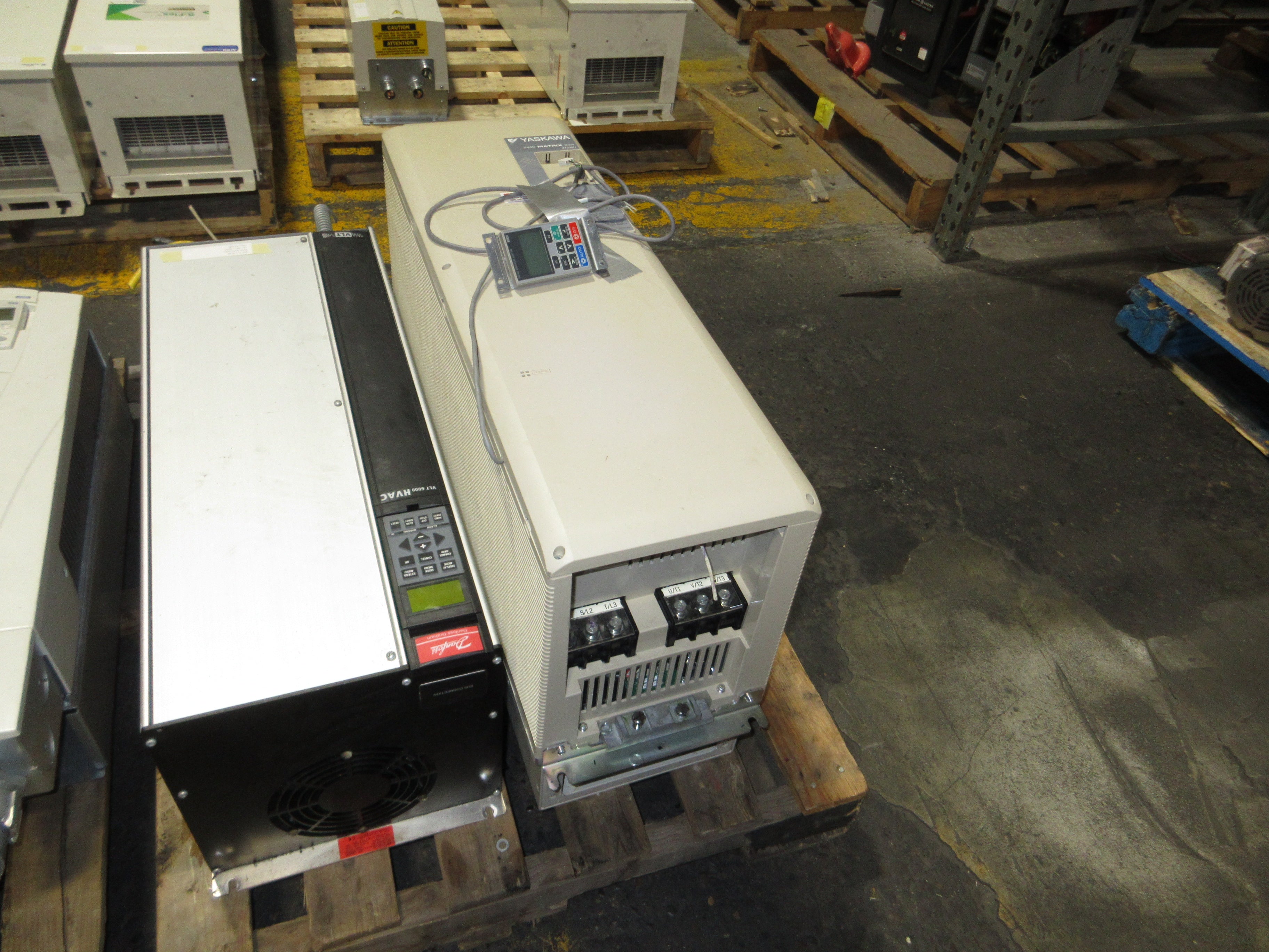 Yaskawa Z1000U Matrix AC Drive CIMR-ZU4E0096AUA Rev. A 75HP 3Ph w/ Keypad Used