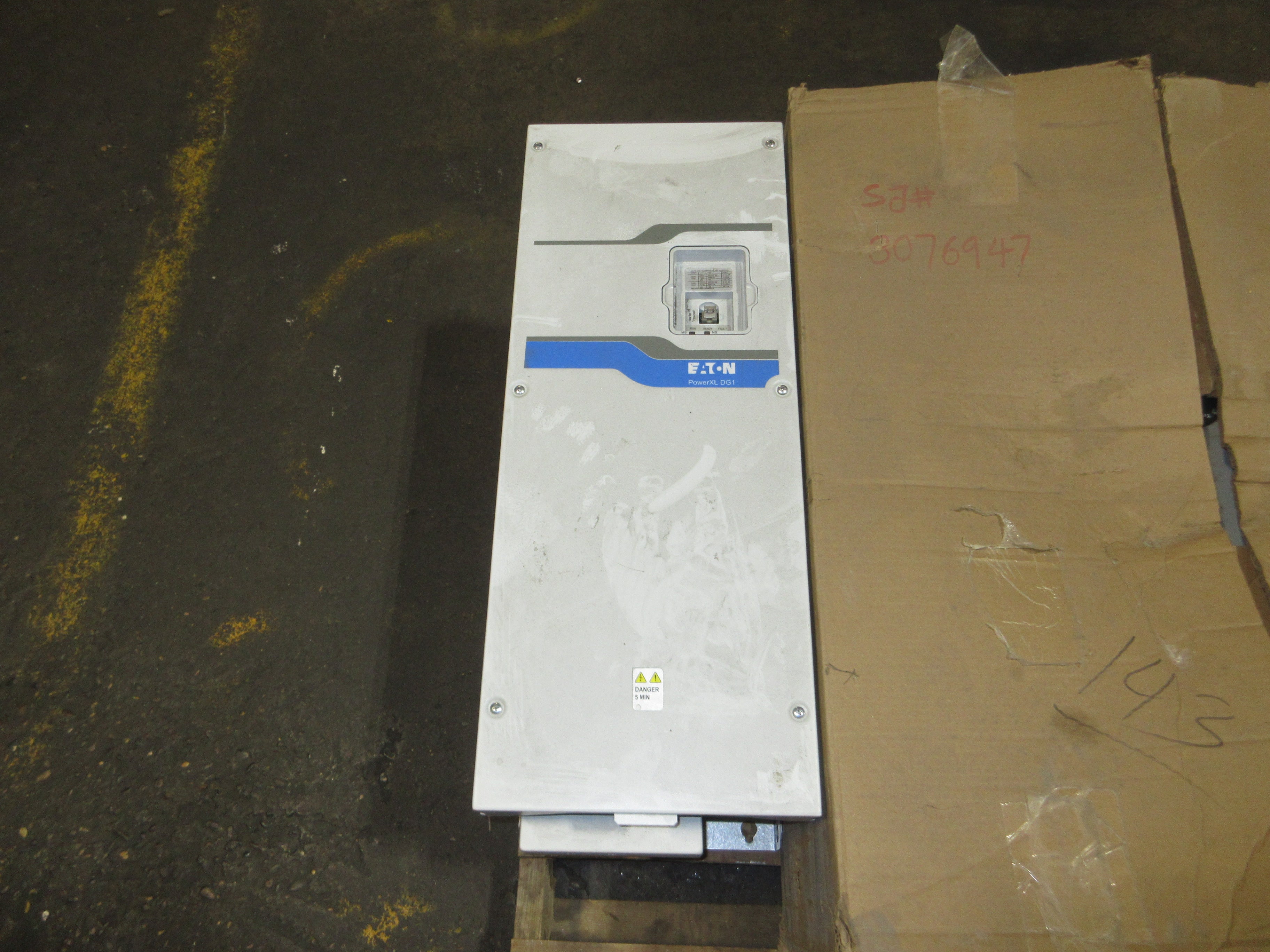 Eaton PowerXL DG1 AC Drive DG1-34105FN-C21C 100HP 3Ph *No Keypad* Used