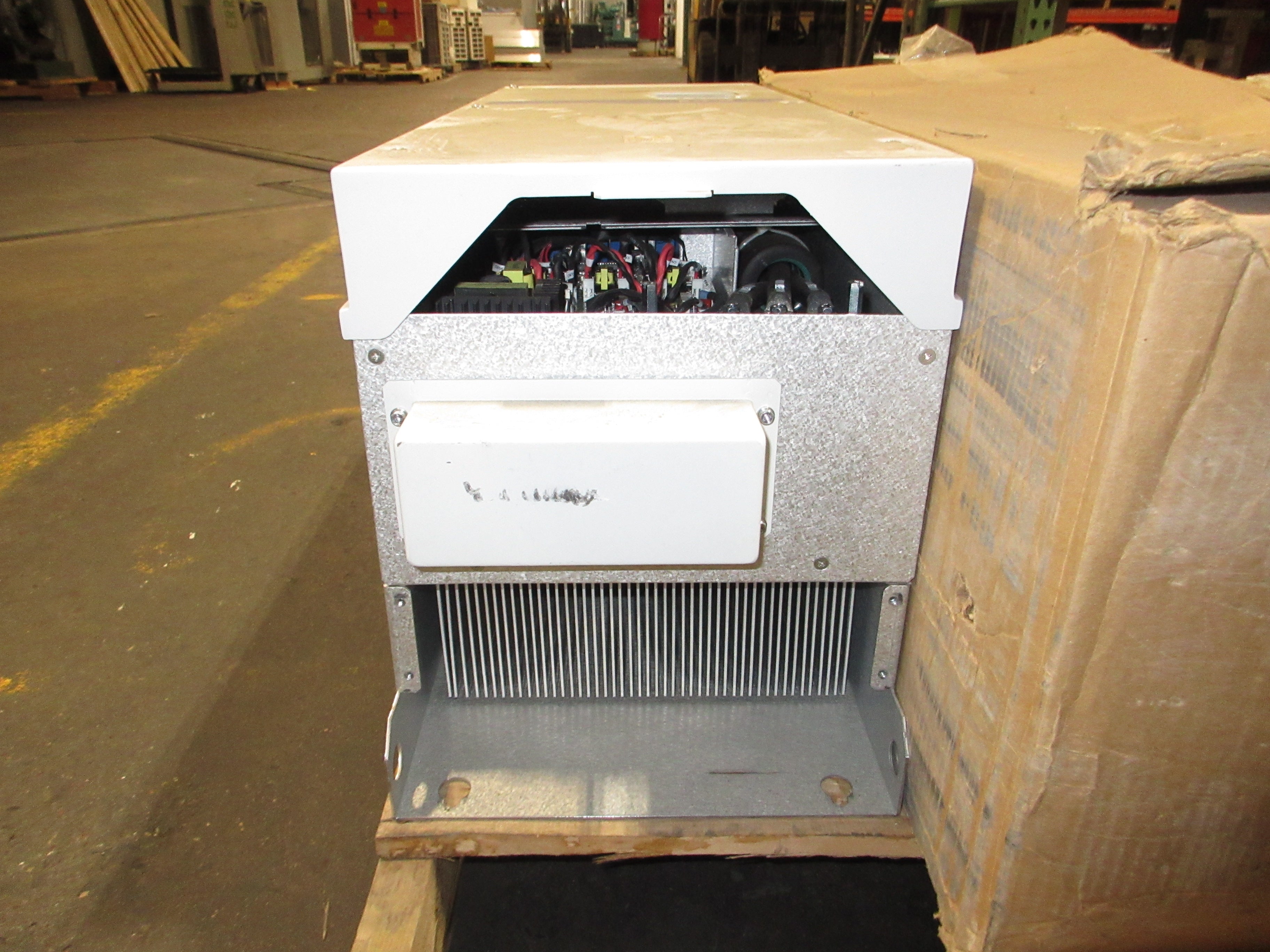 Eaton PowerXL DG1 AC Drive DG1-34105FN-C21C 100HP 3Ph *No Keypad* Used