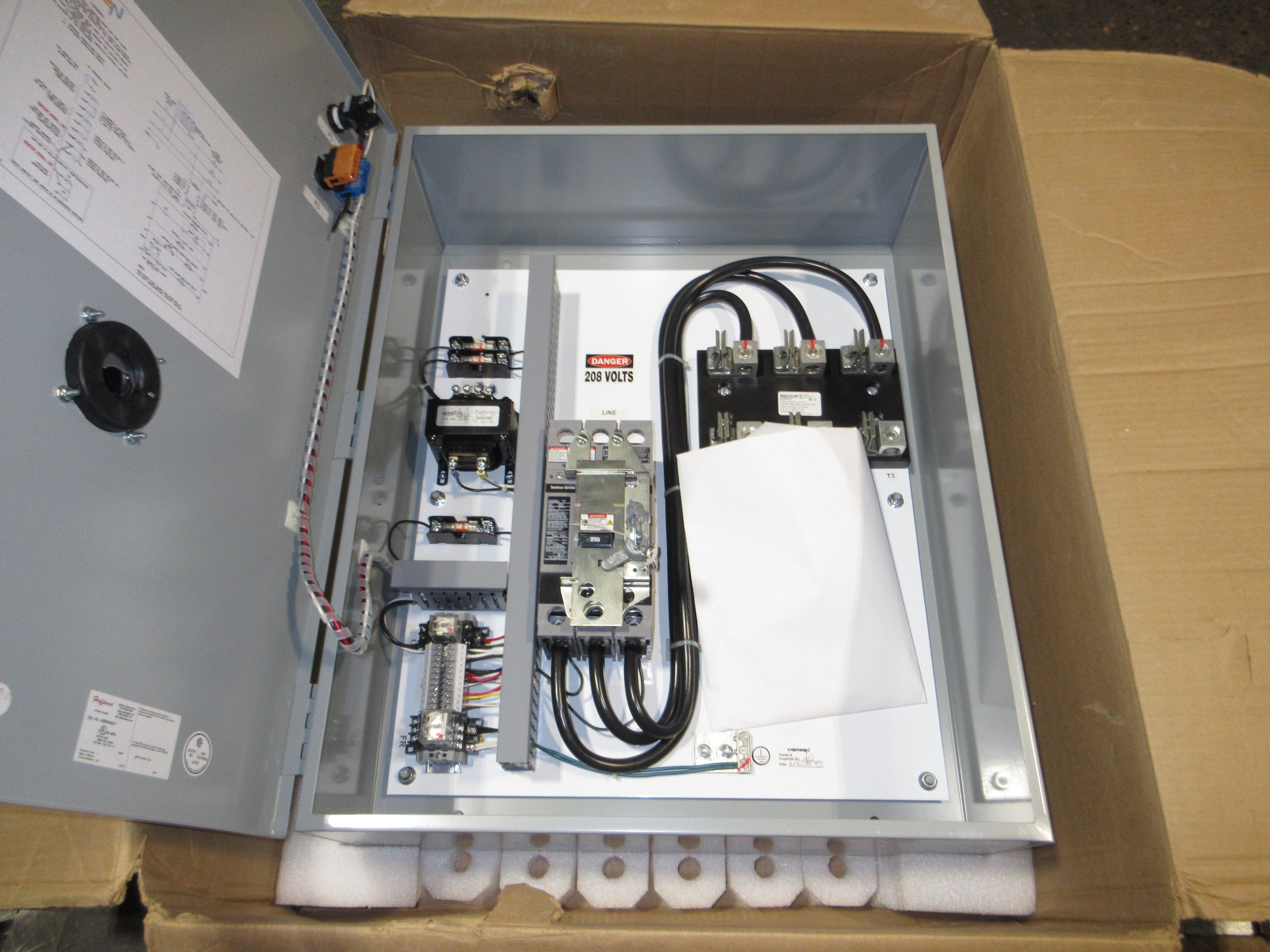Mersen Fusible Shunt Trip Switch ES2T20R1KRC 200A 208V Nemal Enclosure