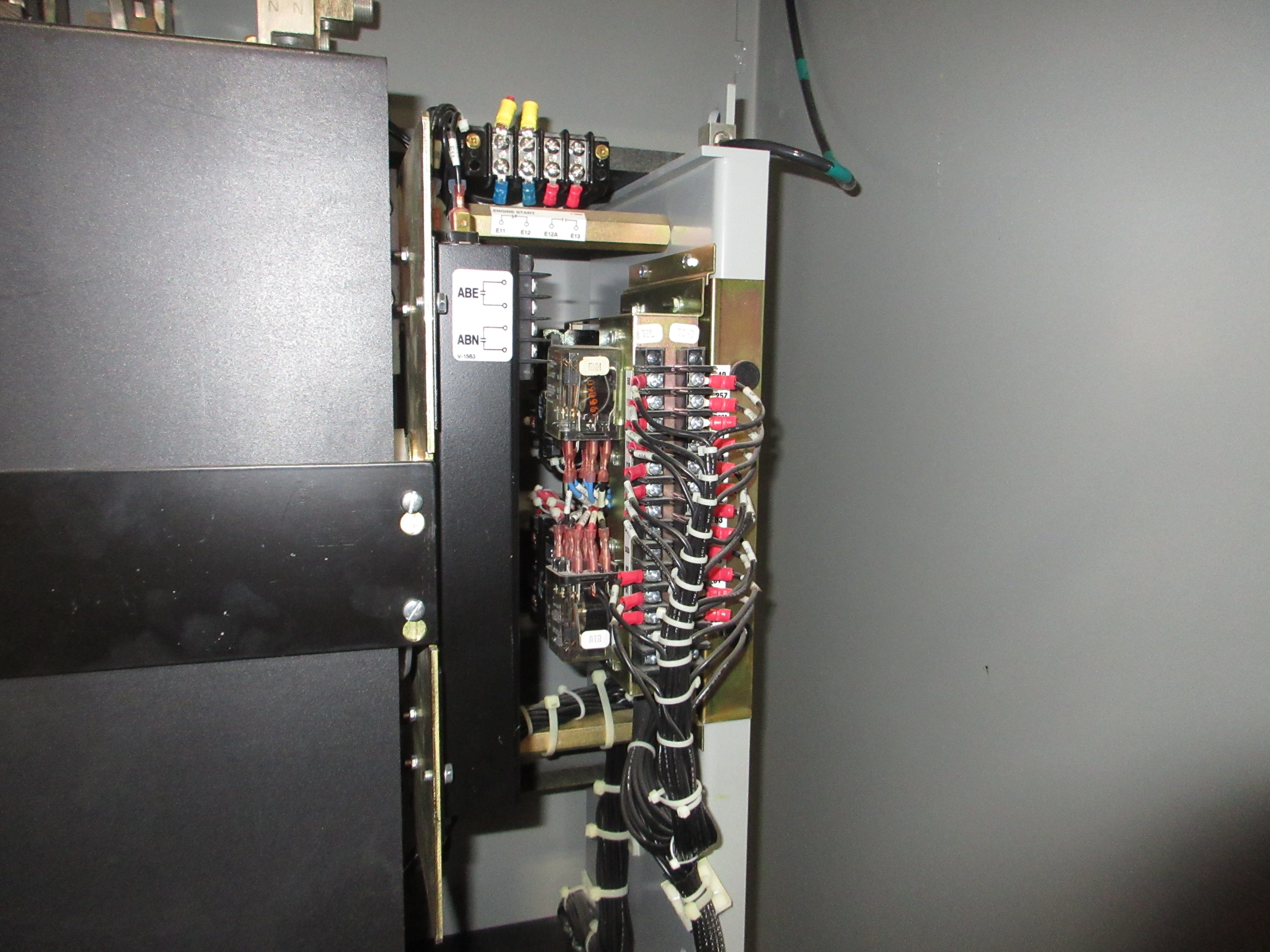 Zenith Automatic Transfer Switch w/ Bypass ZBTSL15FC-7 150A 277/480V 3Ph Used