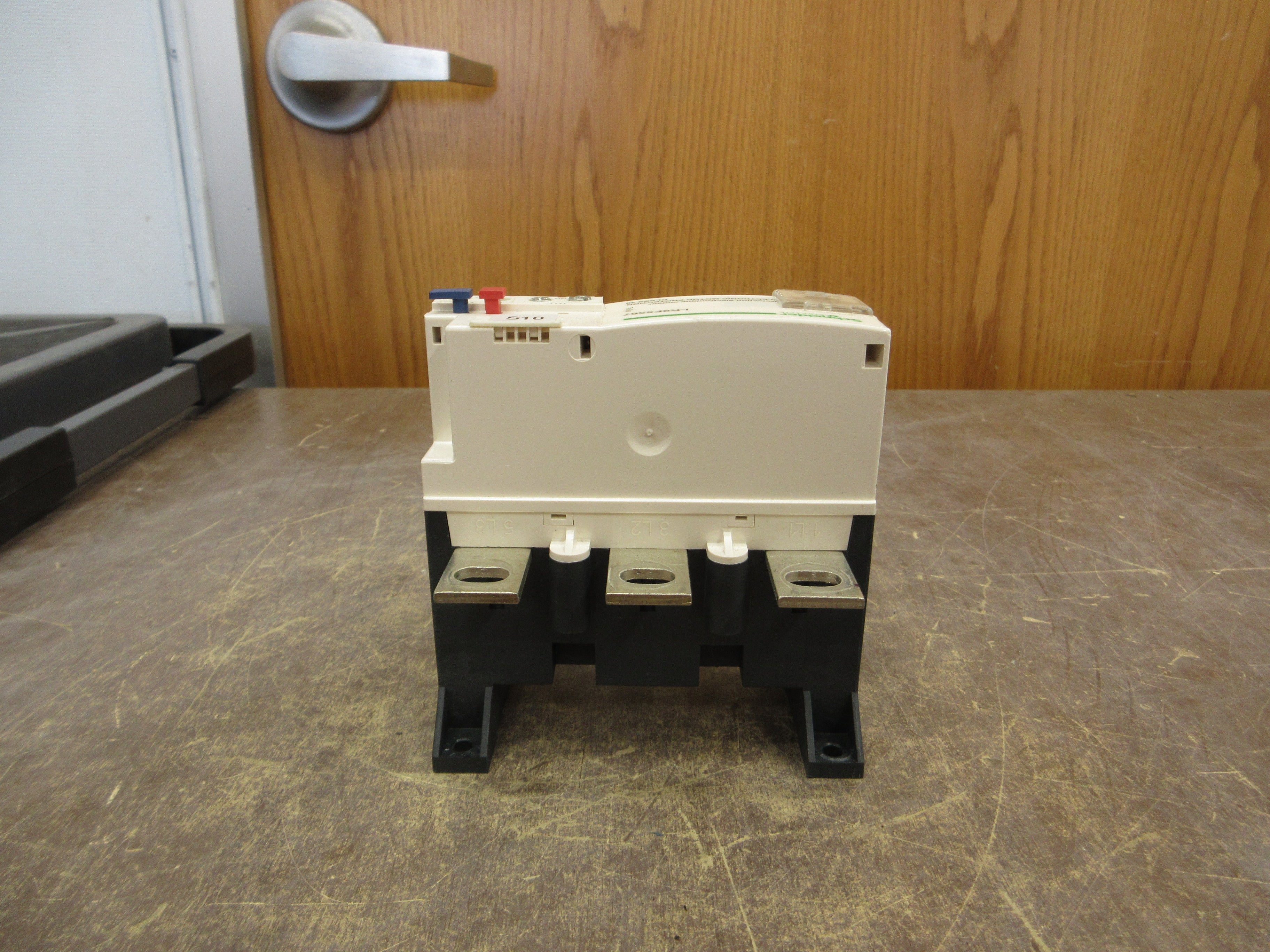 Schneider Electric Solid State Overload LR9F5567 Trip: 60-100A Used