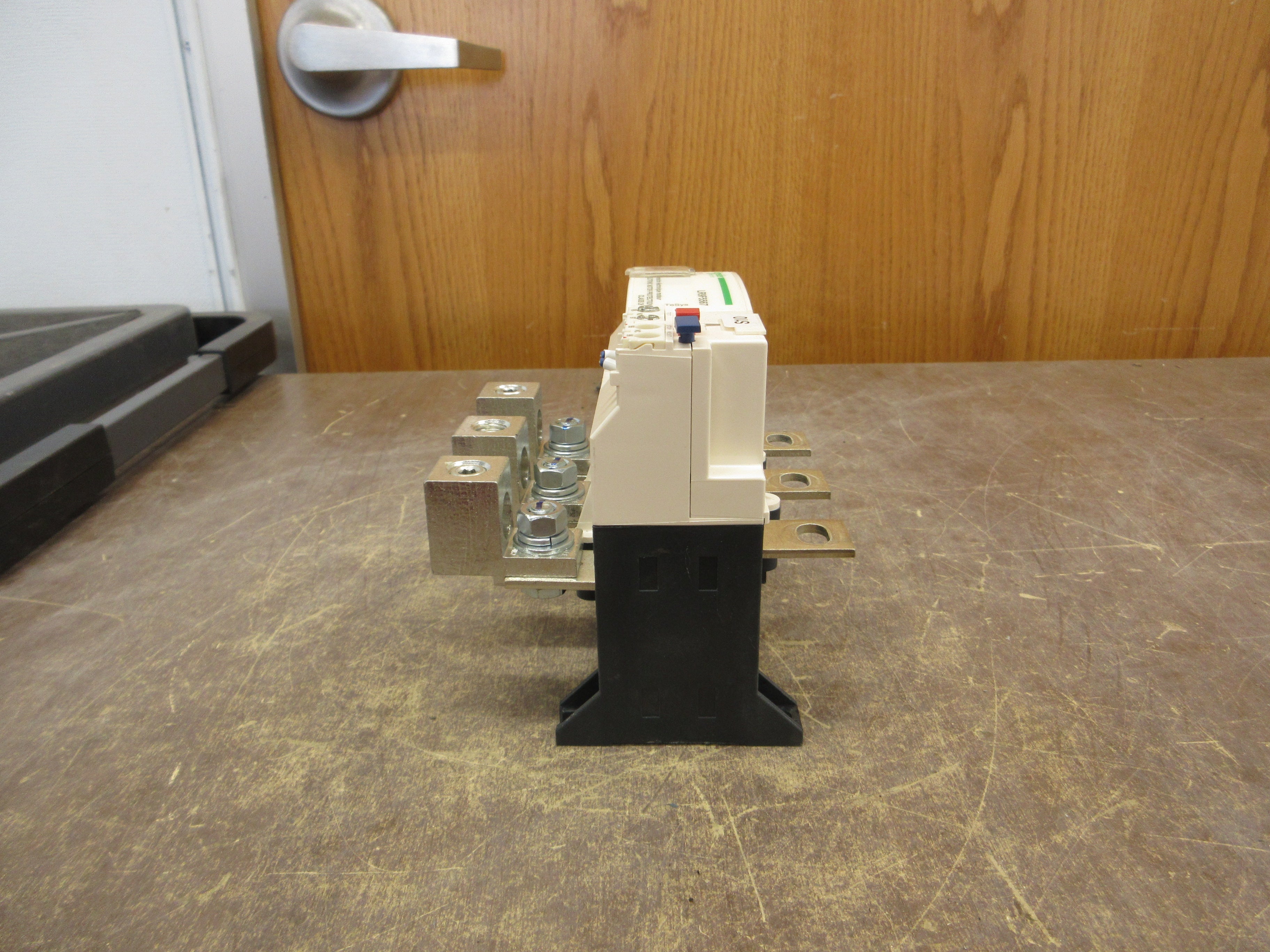Schneider Electric Solid State Overload LR9F5567 Trip: 60-100A Used