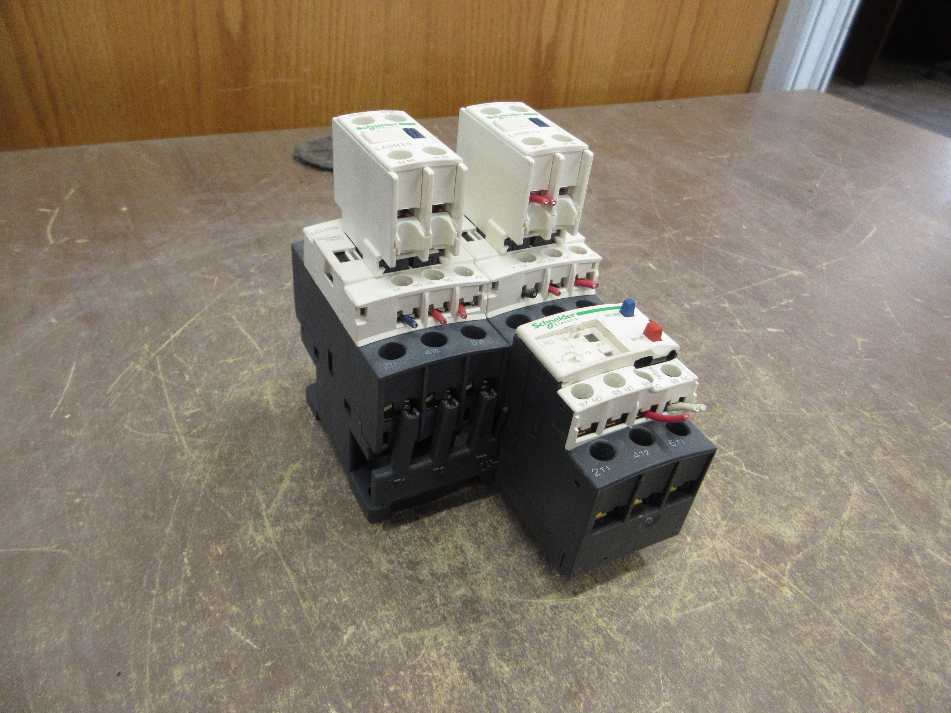 Schneider Electric Reversing Starter LC1D25 / LRD 16 120V Coil Trip: 9-13A Used