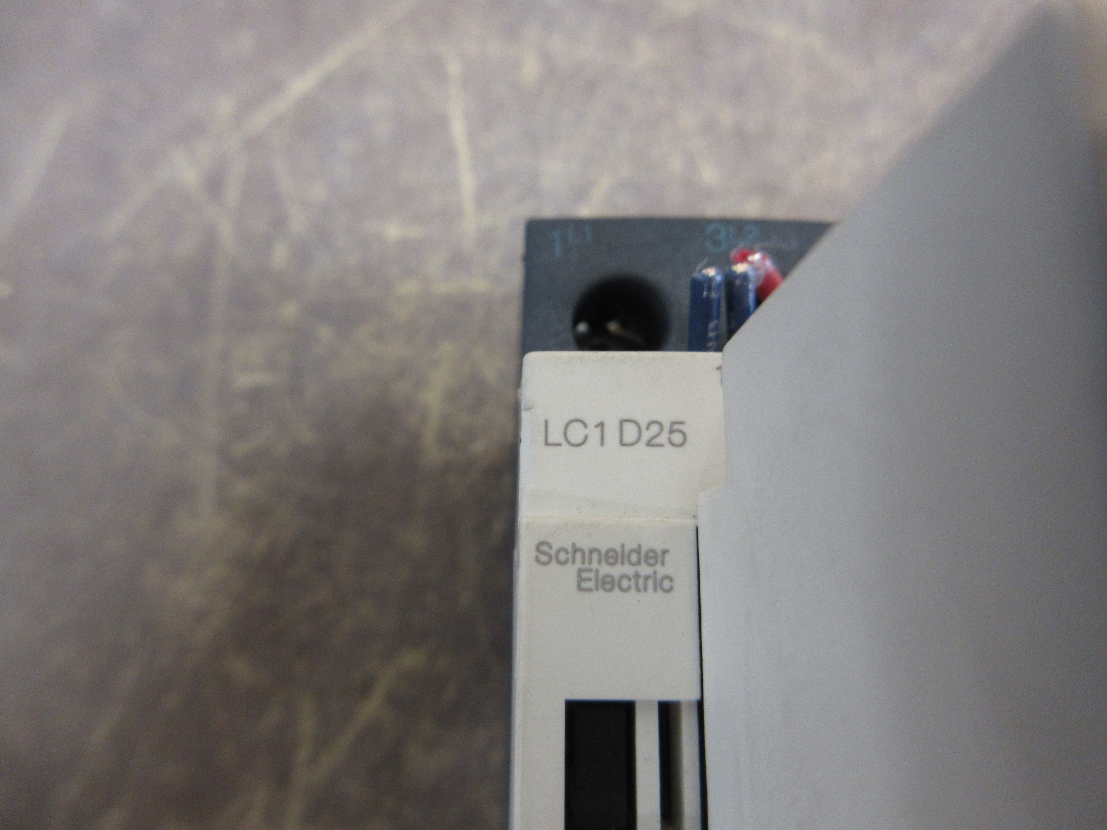 Schneider Electric Reversing Starter LC1D25 / LRD 16 120V Coil Trip: 9-13A Used