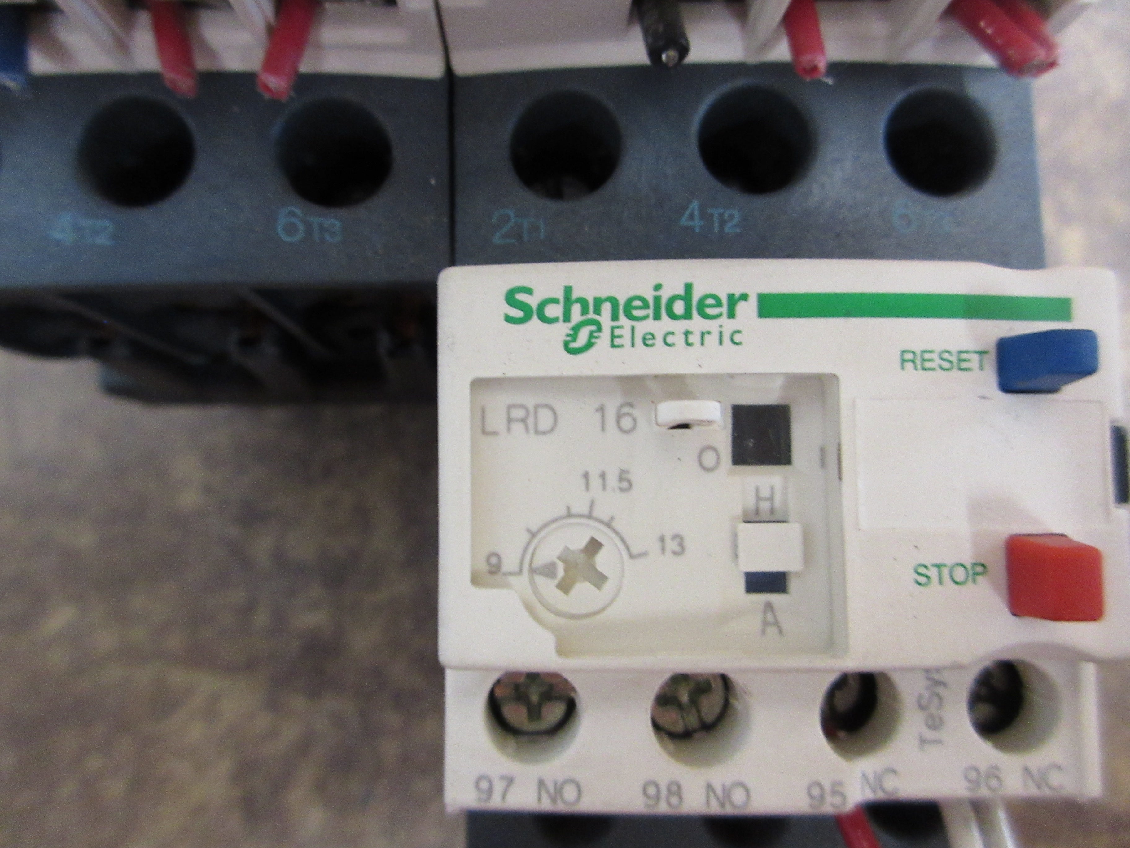 Schneider Electric Reversing Starter LC1D25 / LRD 16 120V Coil Trip: 9-13A Used